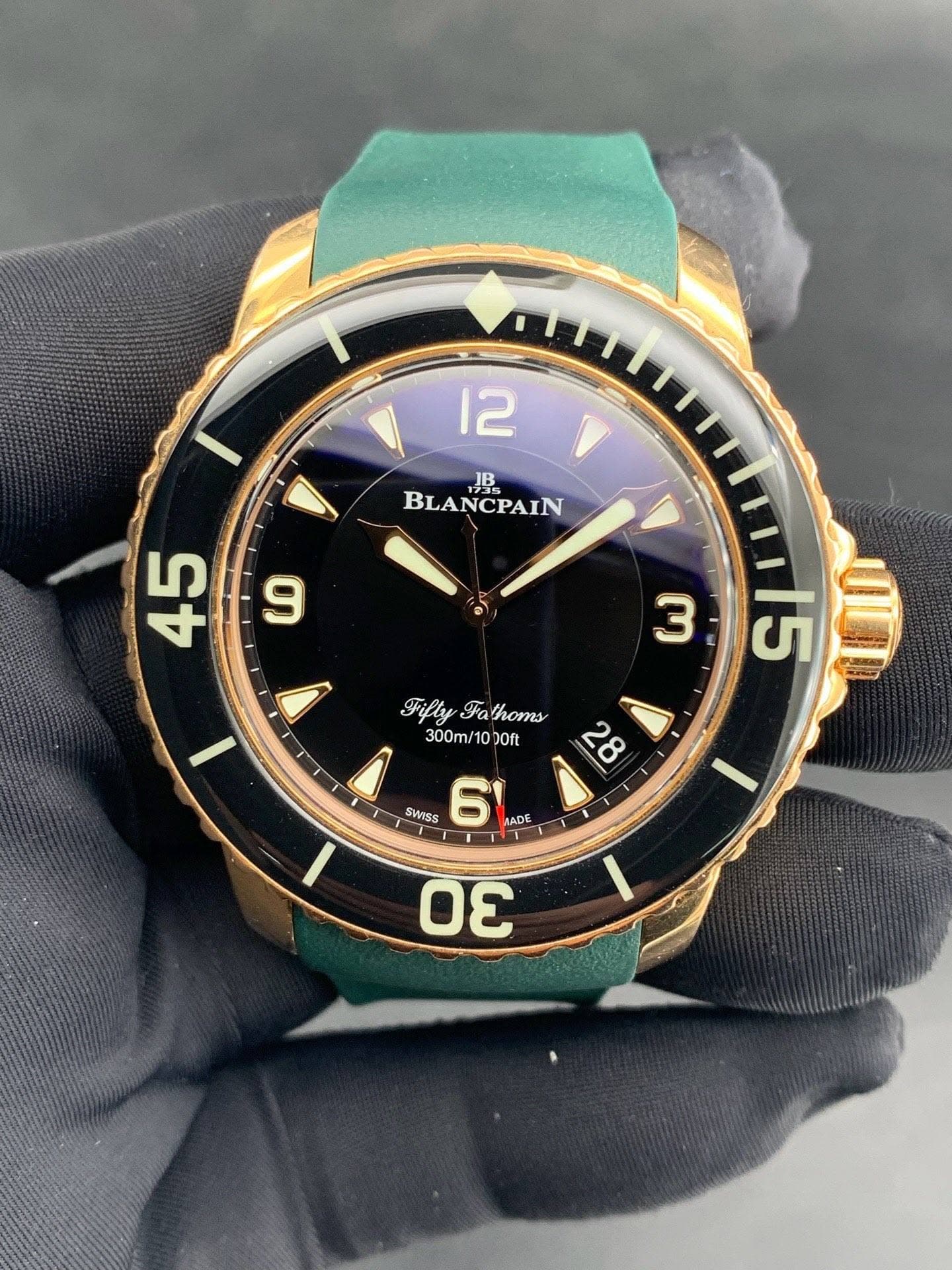 May be an image of wrist watch and text that says '12 I I JB BLANCPAIN 9 45 3 L I FiflyFathoms Tτα thoms 300m/10 DOft / SWISS 5 AADE 50 30'