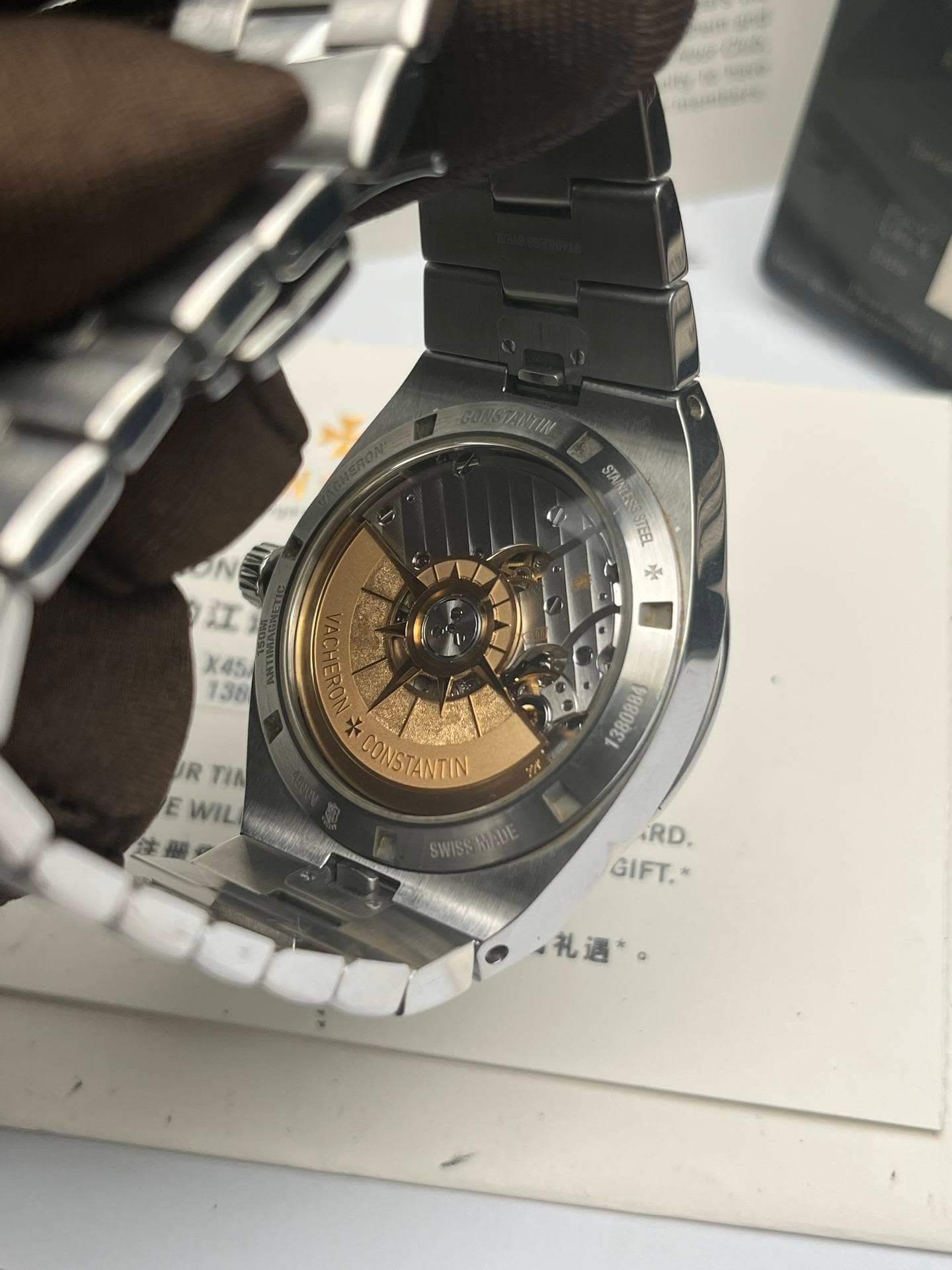 May be an image of wrist watch and text that says '00 o STA STANTESSSTEEL TEEL 本 红 X45 138 RTI R TIM E WIL 1380884 *CONSTANTIN SWISSMADE SWISSH .RD. GIFT.* 礼過。。'