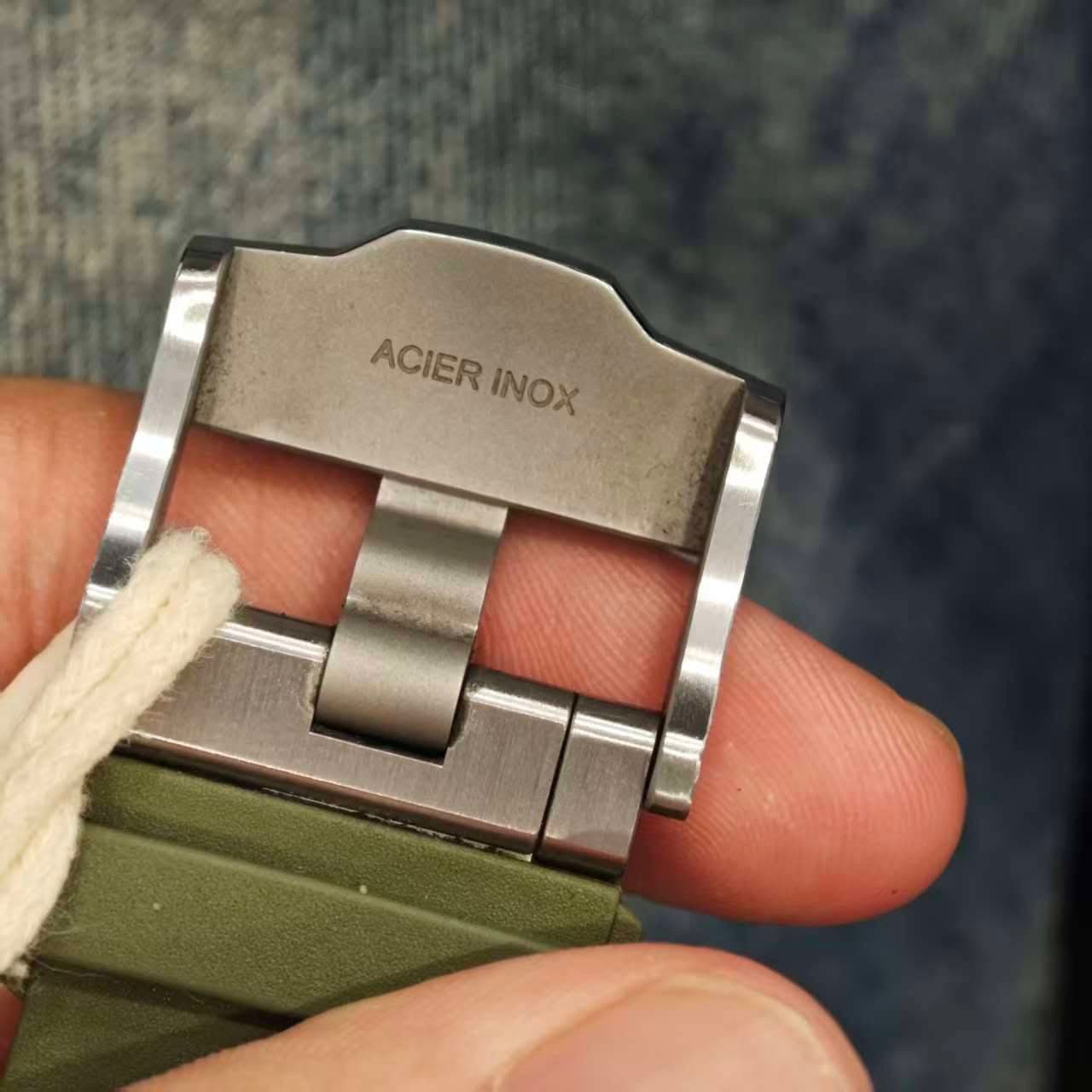 May be an image of wrist watch and text that says 'ACIERINOX ACIER INOX ACIER'