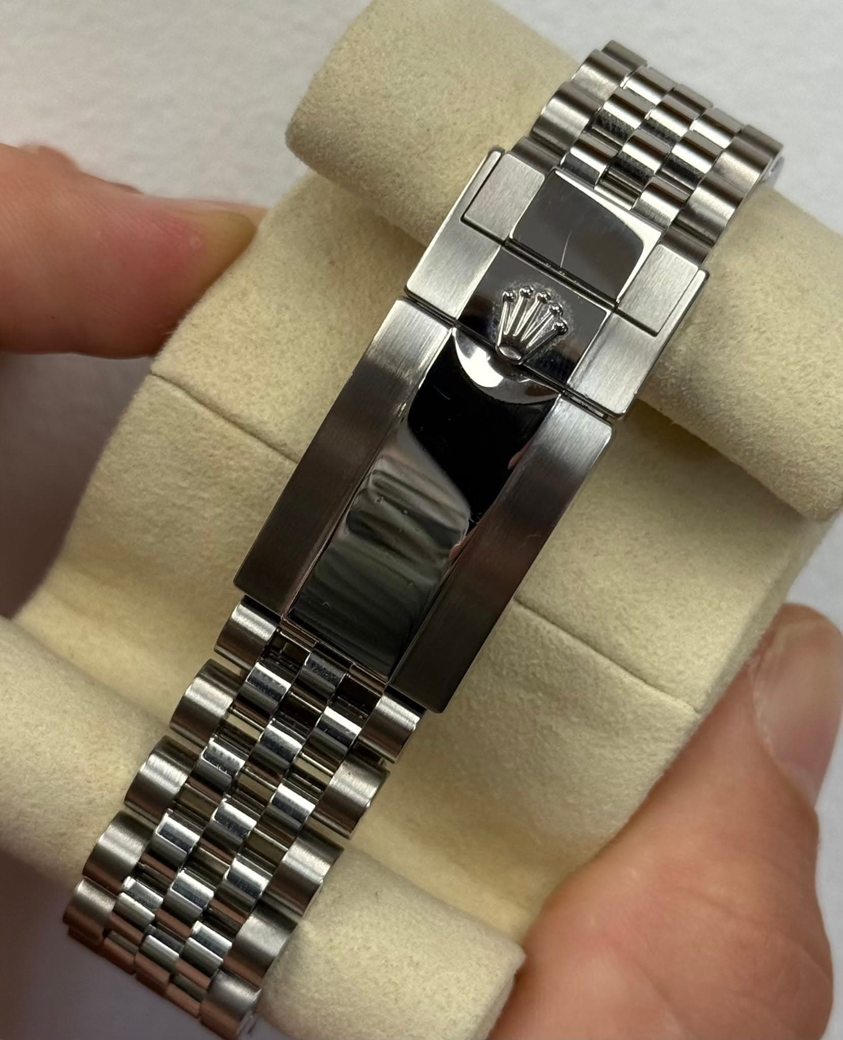 May be an image of wrist watch, jewelry and text that says 'N'