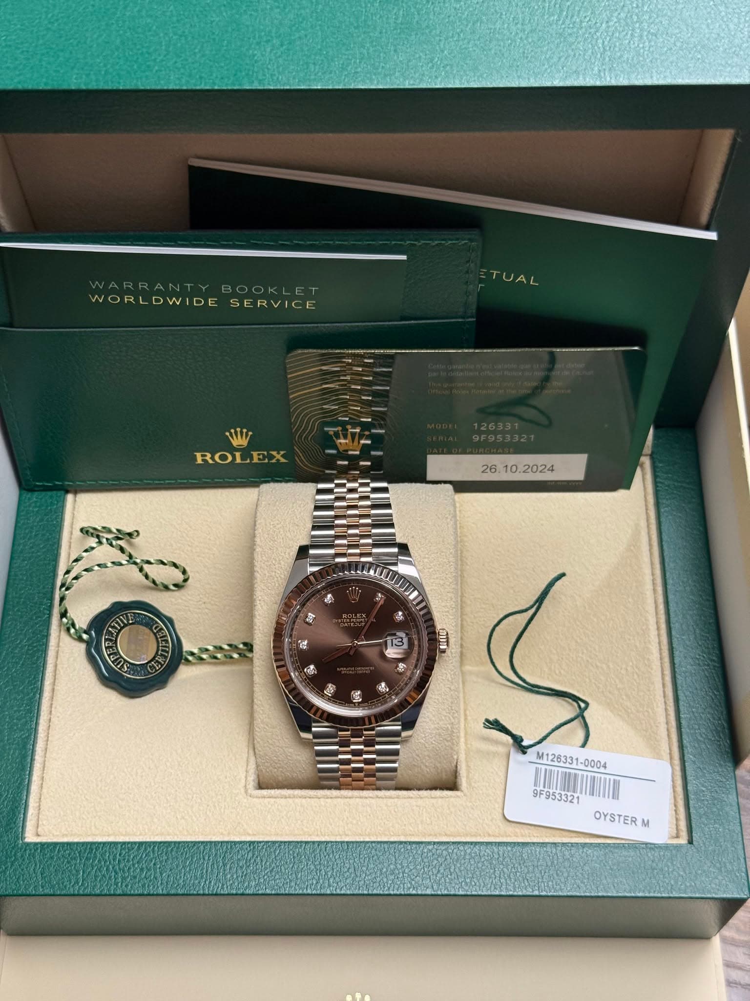 May be an image of wrist watch and text that says 'WORLDWIDESERVICE BOOKLET SERVICE SERVICE WORLDWIDE DE TUAL W ROLEX 春 福 6 aIFD کا M12633 0004 MNAIN 9F953321 OYSTER M'
