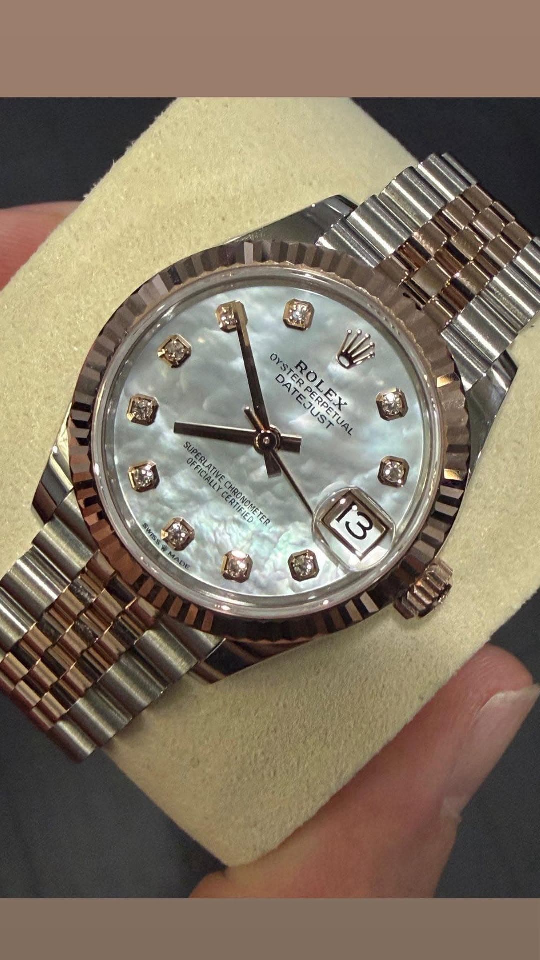 May be an image of wrist watch and text that says 'OYS ROL ROLEX LEX ERPX Wi OER DATE ATEJUST OYSTERPERSTUA AXPEDO TERPRUST TER ERPERPE PERPET LEX supe SUPERLATIVE DERLATIN ιςνε…