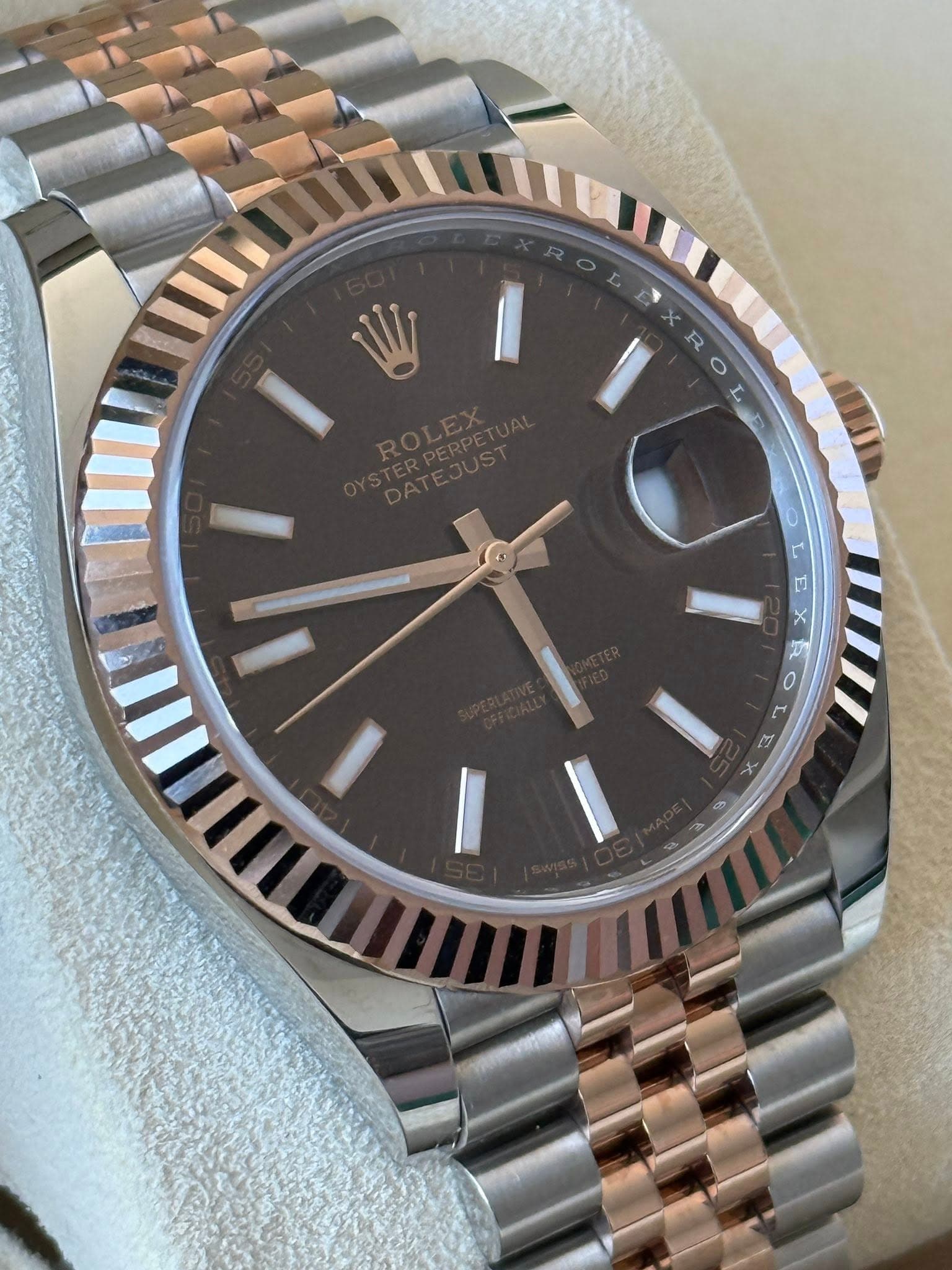 May be an image of wrist watch and text that says 'La م X X R ٥ O I EL TERPERPE CDOETUAL ٥ ٥ L I ព E x لم O ケ e عم م ل'