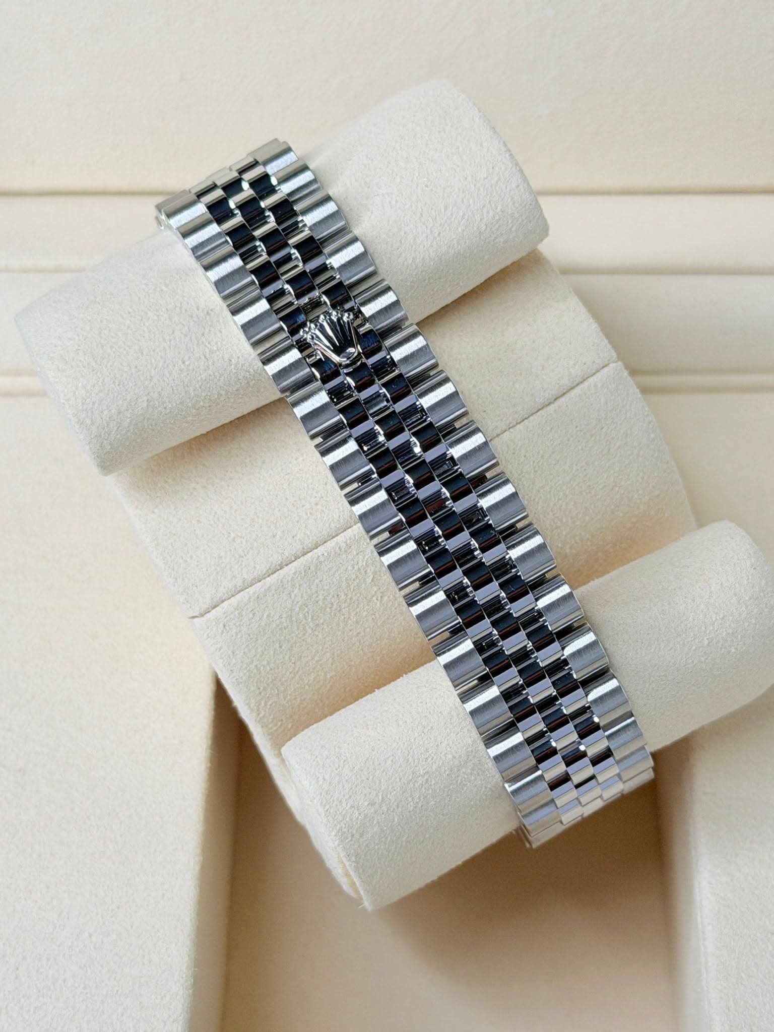 May be an image of jewelry