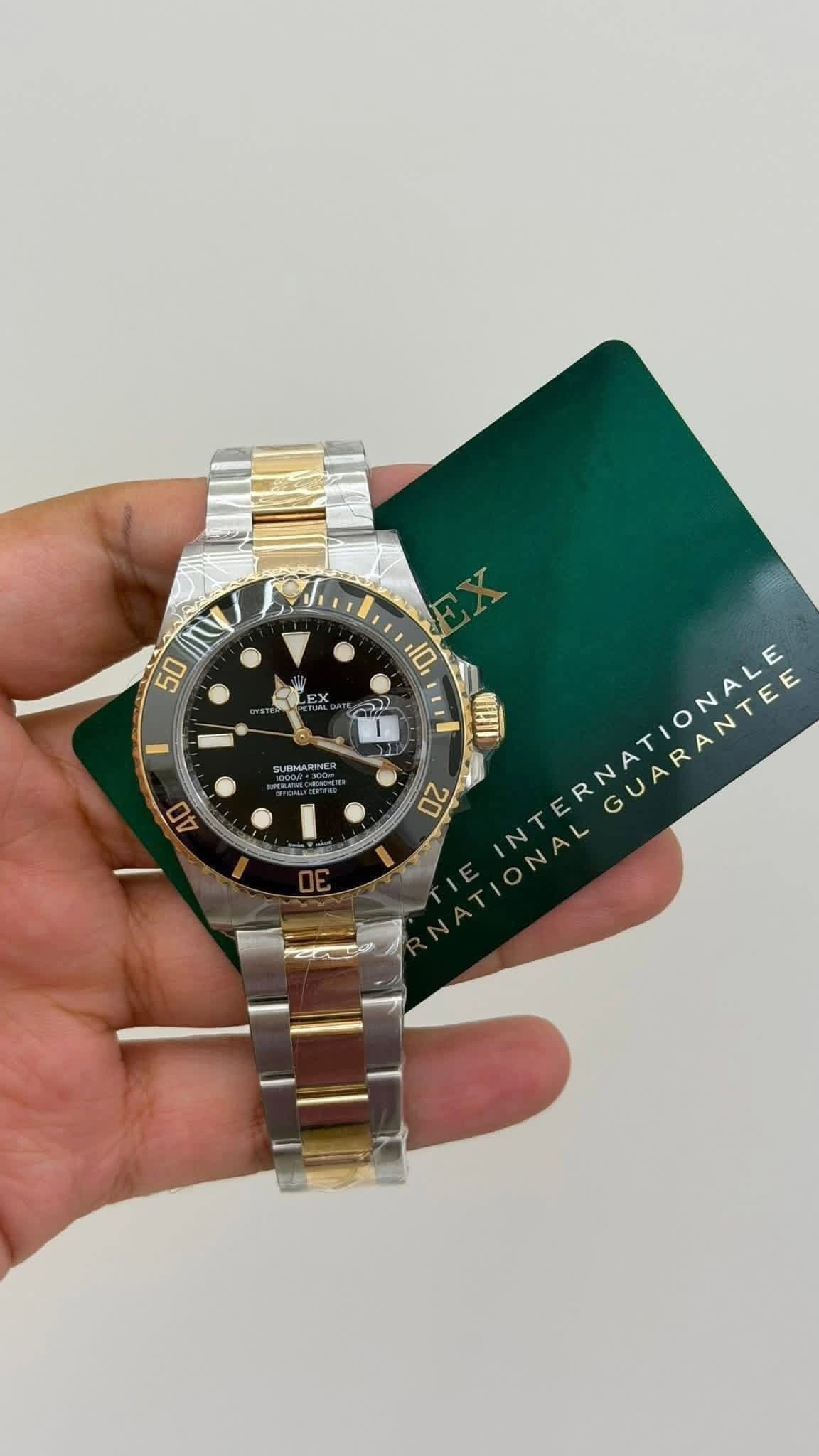 May be an image of wrist watch and text that says 'Iリ/ 50 EX સव 40 10 E 20 MIHIT INTERNATIONALE GUARANTEE G E ST ዝ NATIONAL'