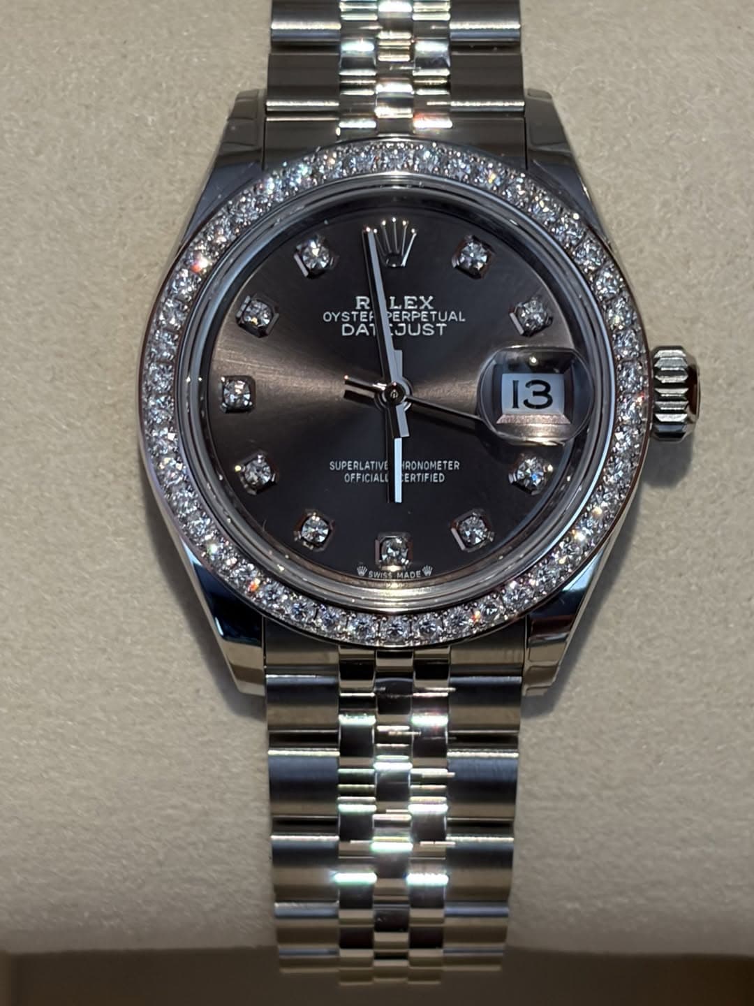 May be an image of wrist watch and text that says 'R R LEX OYSTEF DAEJUST ERPET DA JUST K 13 A0spAco . ትን ooл 10000 SUPERLATIVE HRONOMETER OFFICIAL SUPERLATIVEROMOMETER ALL…