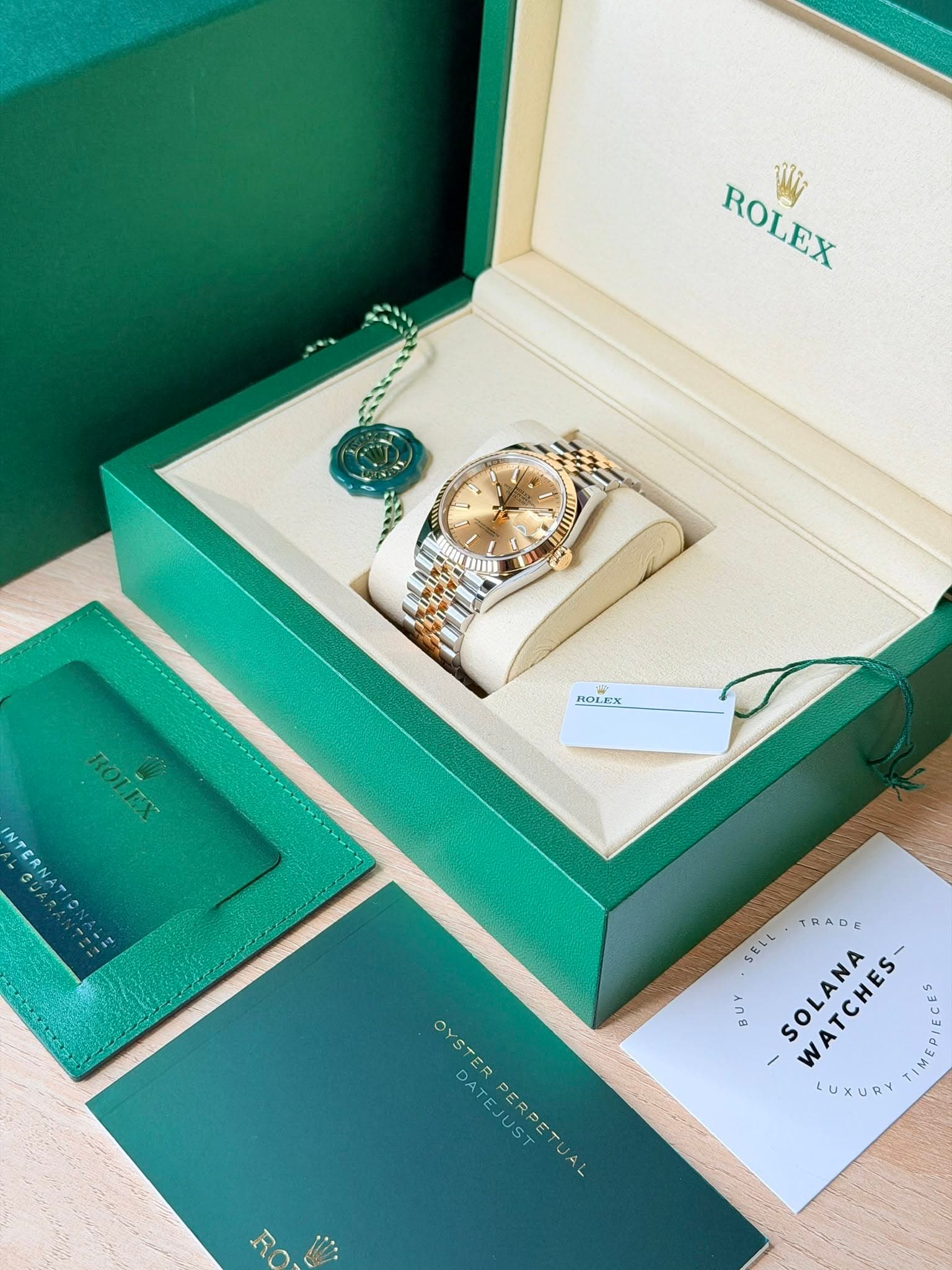 May be an image of wrist watch and text that says 'ROLEX ROLEX 0 ROLEX ROtn ROLEX INTERNATI TRADE S ふも EL SOLANA WATCHES- ELL a BUY LUXURY OYSTERPERPETUAL DAT OYSTER ATEJUST…