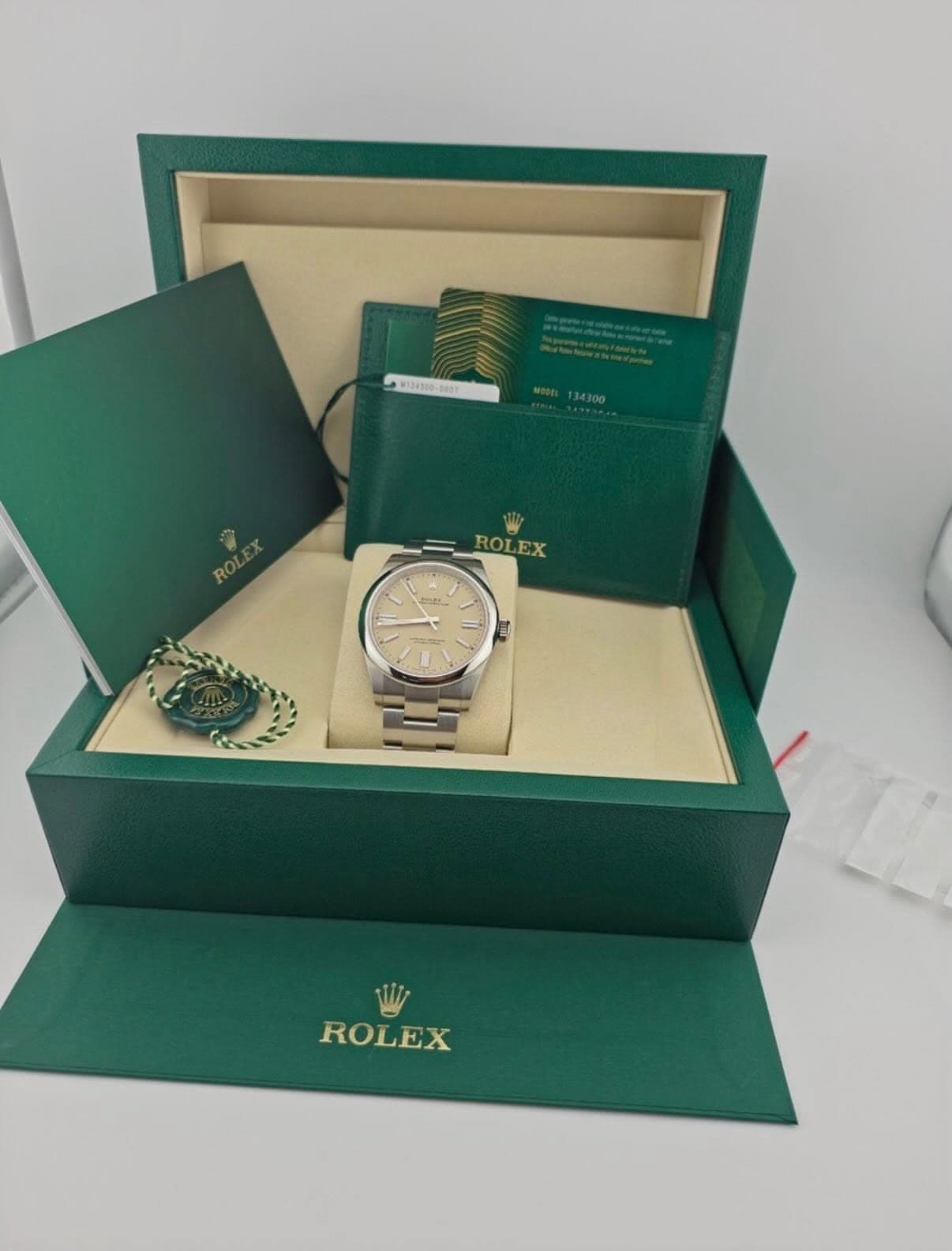 May be an image of wrist watch and text that says '- ROLEX ROLEX 馬 تل ROLEX'