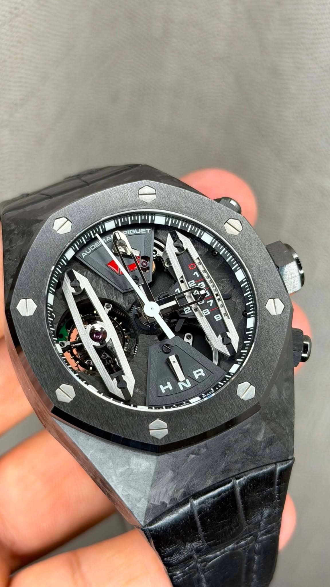 May be an image of wrist watch and text that says 'יוייוייוייוי וויייין A PIGUET AUDE O וייויין וייוייויין יוייוייויין השיןייוייו 0 K 4 ស 0 HNR HNF N Η'