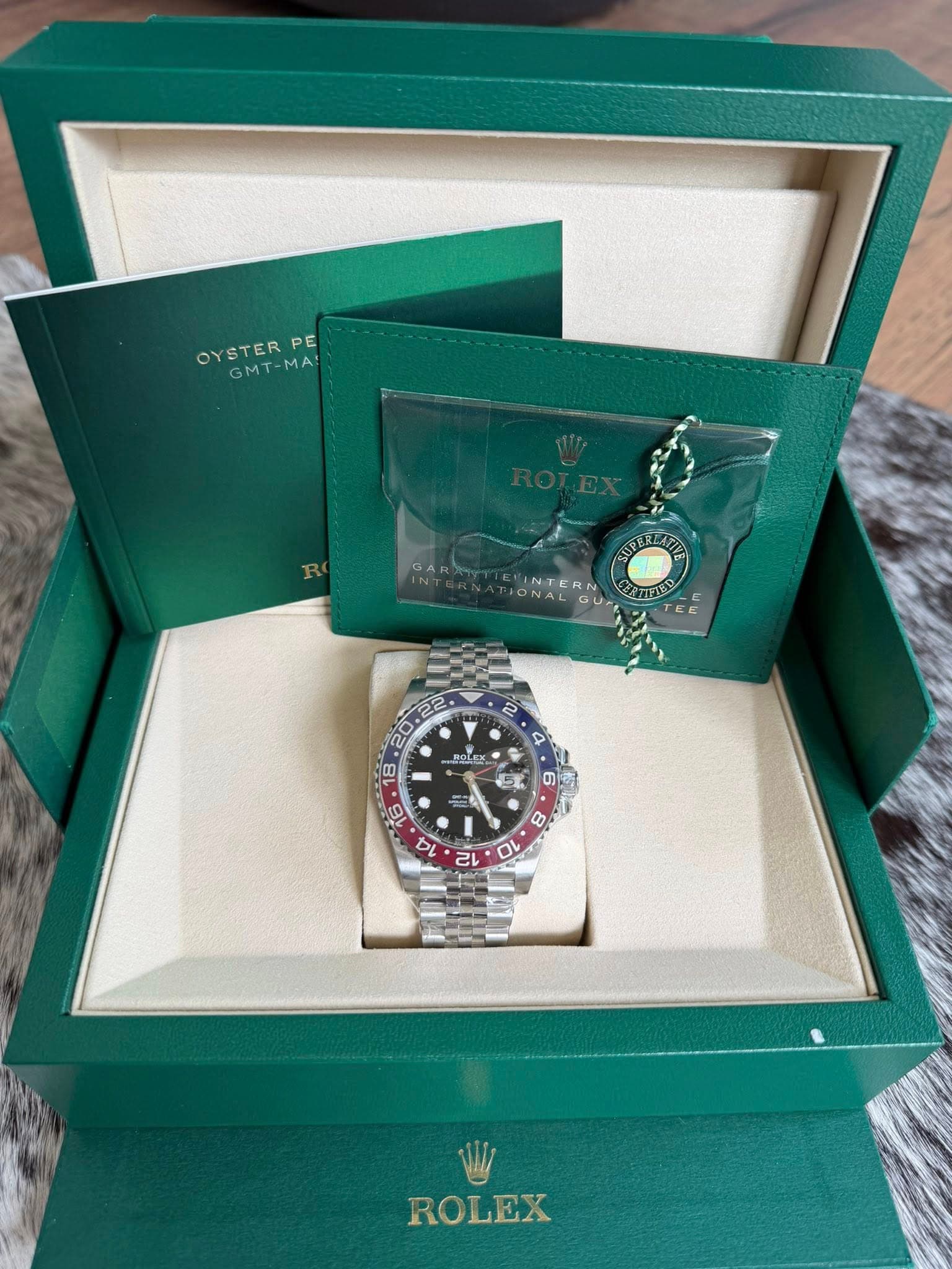 May be an image of wrist watch and text that says '۵٥ OYSTERF GMT-MA MA: PE GMT INTERN QU EЛИAEO อ R ۲ 한으트 5 6 ගස ก 10 ROLEX'