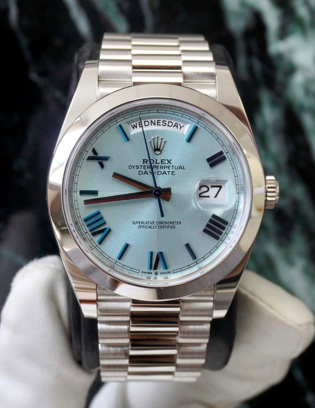 May be an image of wrist watch and text that says 'WE W WEDNESDAY V OYSTERP OYSTERPERPETUAL ROLEX ROLEX PERPETUAL DA DAY-DATE DATE X 27 SUPLAT HRONO METER SUPERL TIVEO CHRONOMETER…