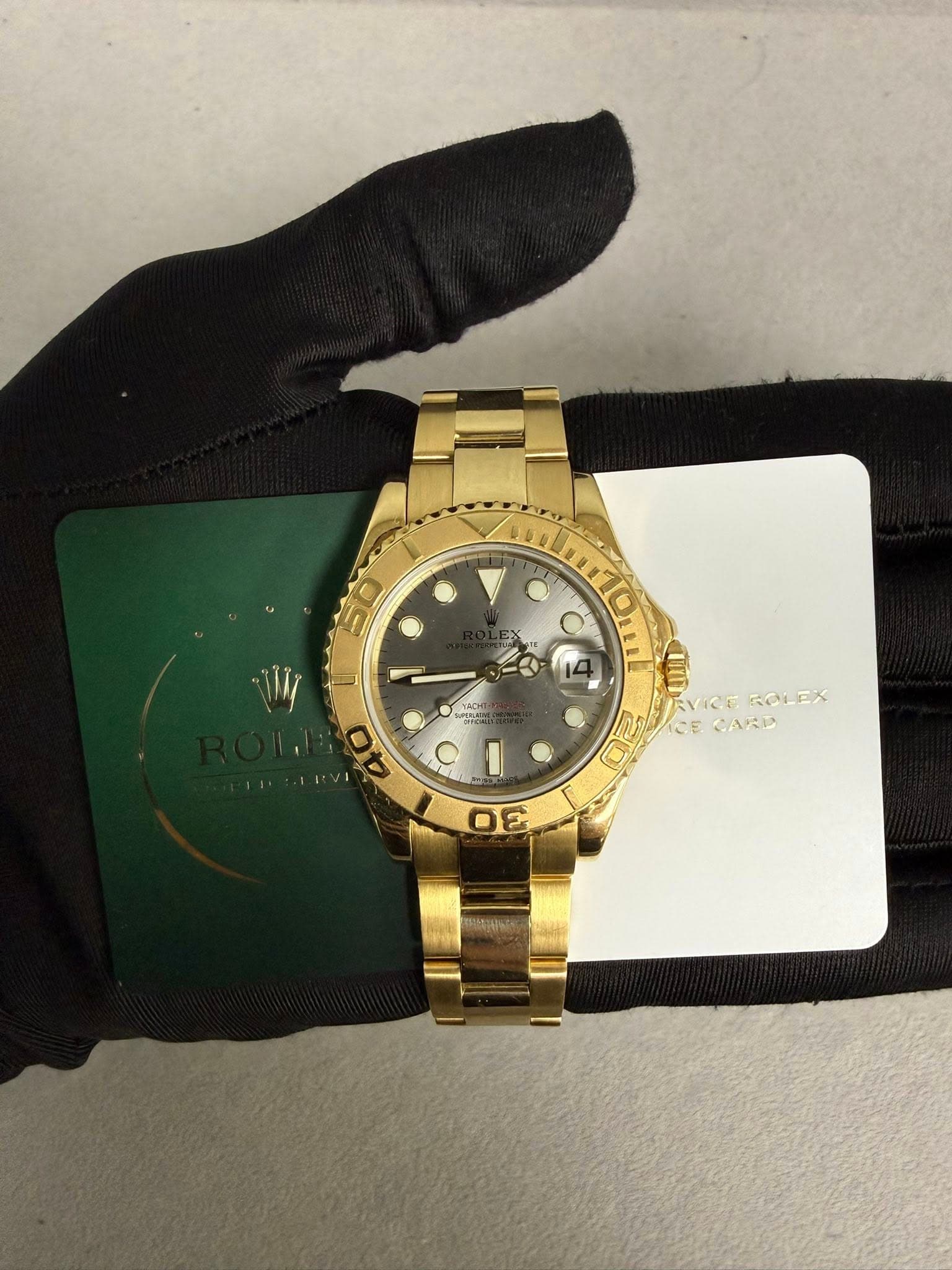 May be an image of wrist watch and text that says 'た ነሰርታ Lo 1a RVICE RVICEROLEX KOLEX សា CE CECARD CAパジ '