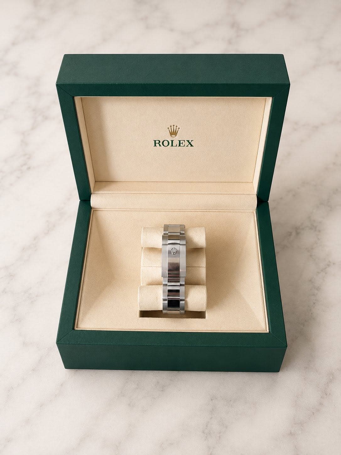May be an image of wrist watch and text that says 'W ROLEX'