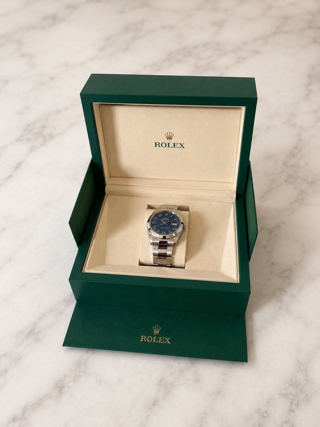 May be an image of wrist watch and text that says 'Wii ROLEX 佟 - ROLEX'