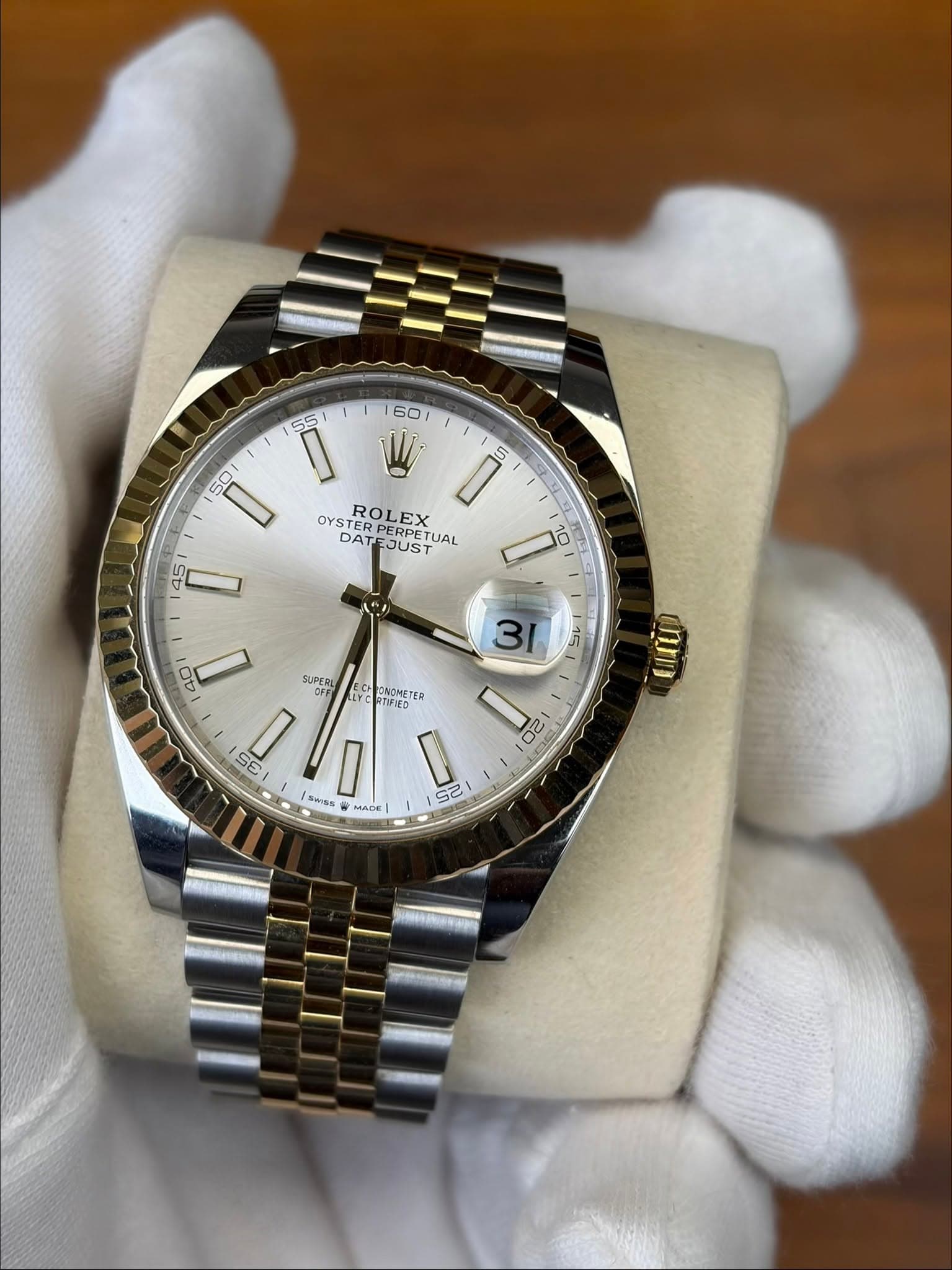 May be an image of wrist watch and text that says '2 P OYSTEO STERP TERPERPET DAT PERPET ROLES LEX JUST RPETUAL TUAL 45 D 10 25 HO 40 15 31 SUPERL FC BONCHETE STEMETER RTIFIED E…