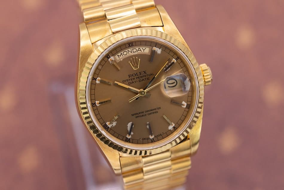 May be an image of wrist watch and text that says 'MONDAY MONDAY P S din'