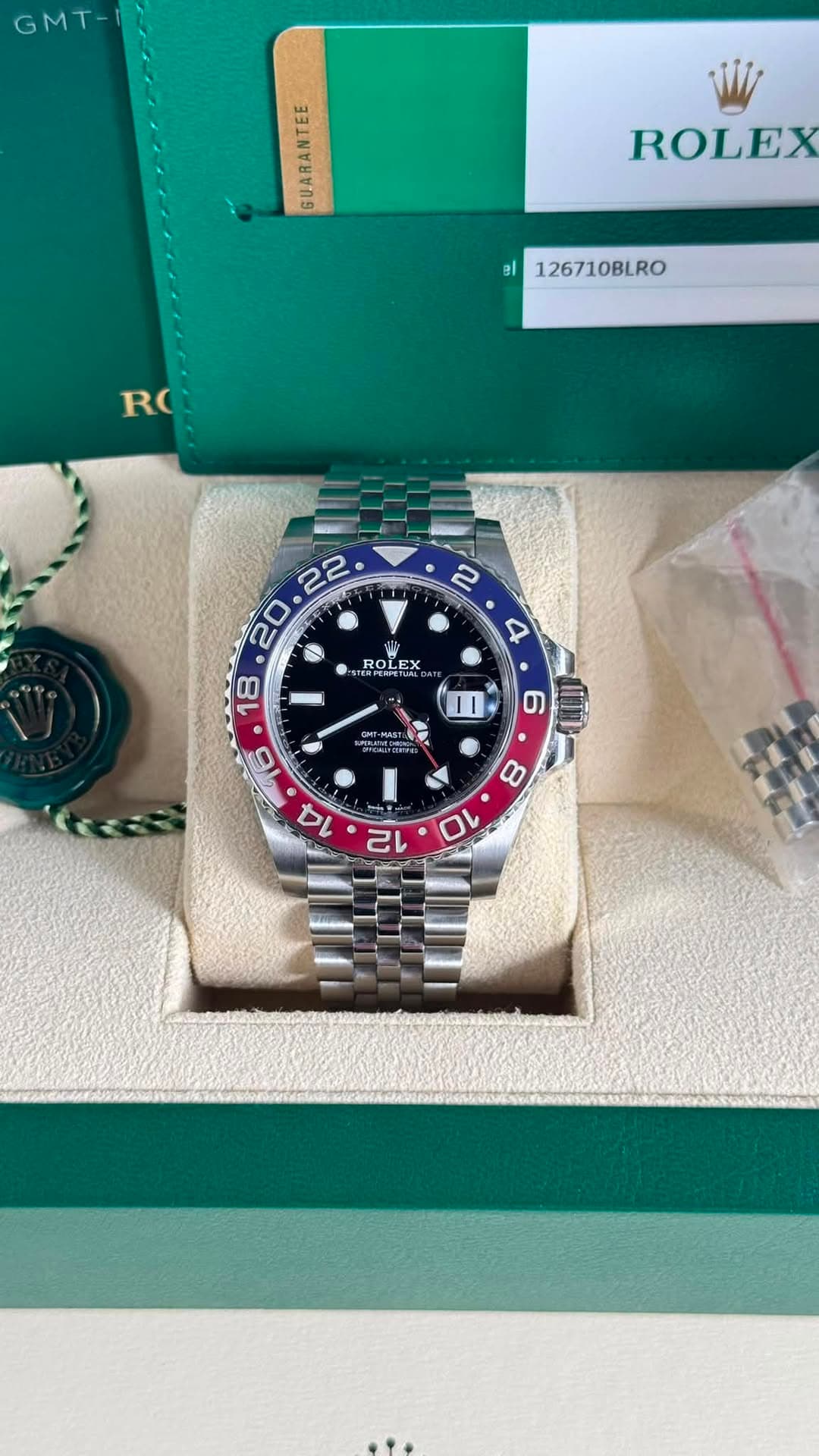 May be an image of wrist watch and text that says 'GMT GUARANTEE ROLEX el 126710BLRO RC RO 2 4 FESPONIAL ባዳ SHIA CMT-PA מד 12'