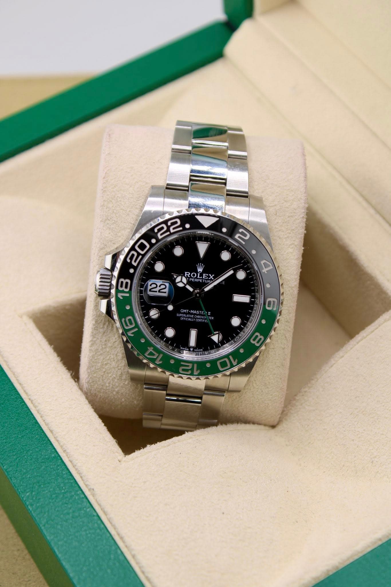 May be an image of wrist watch and text that says '. ROLEX I 8'
