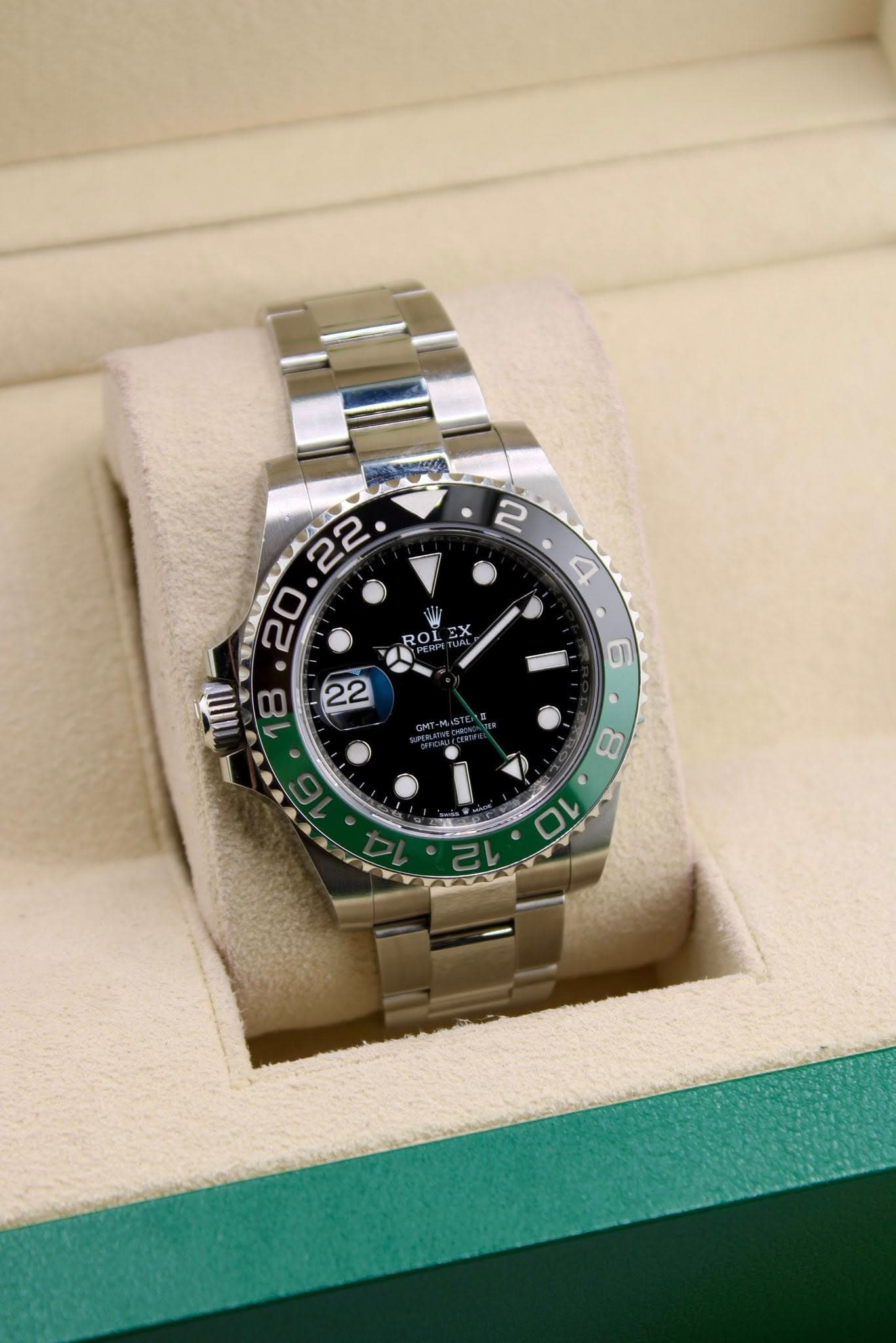 May be an image of wrist watch and text that says ' ROL GX 6 HIII 18 8 10'