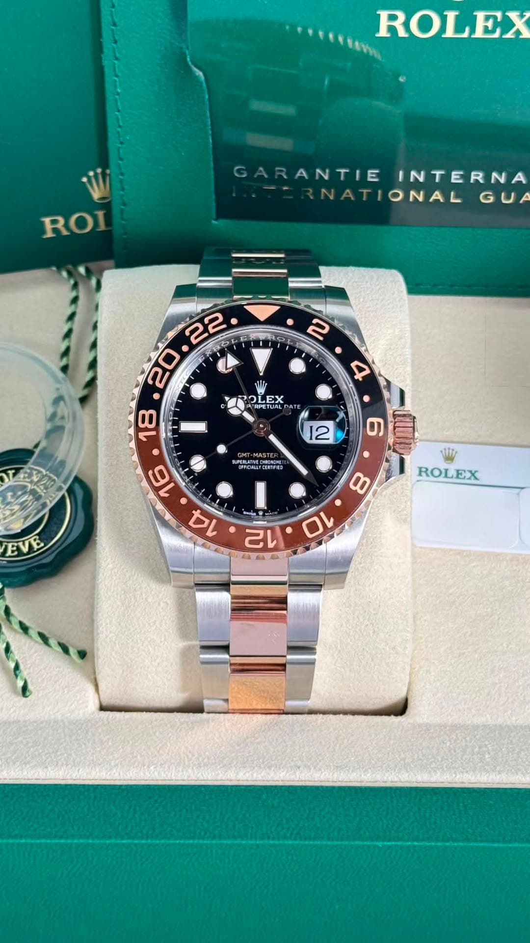 May be an image of wrist watch and text that says 'ROLEX ROI GARANTIE GARANTIEINTERNA INTERNA NATIONAL GUA ی 2 1 2 OL LEX F EX LF 4 12 22 D L 20 18 ምኛ 16 8 14 CL. 12 10 GMT-MP…