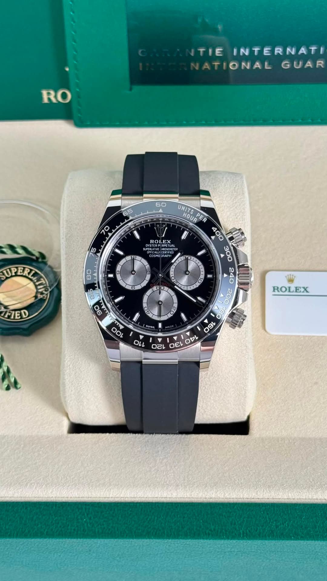May be an image of wrist watch and text that says 'RO TIE INTERNATI ATIONAL GUAR ROL UP UPERLATE BO عدل FIED A 0 UNITS HOUR PER PER 切 150 OLL 0כם ល W ញ 경미 4 ነሱ ROLEX '