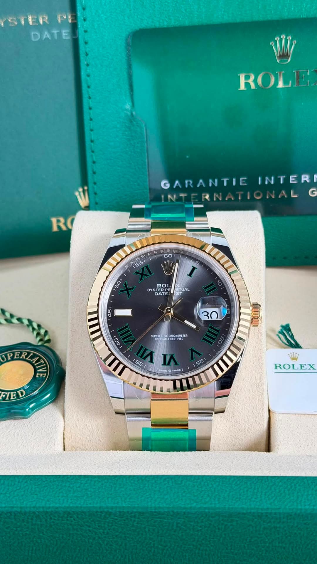 May be an image of wrist watch and text that says 'STER TRP ١٠ DATE Wy ROLE GARANTIE INTER RO 160 BE 56 50 OYST STER STATE TERP ROL DATE UNE UAL 45 30 40 제이보브 w PERENE PER uny…