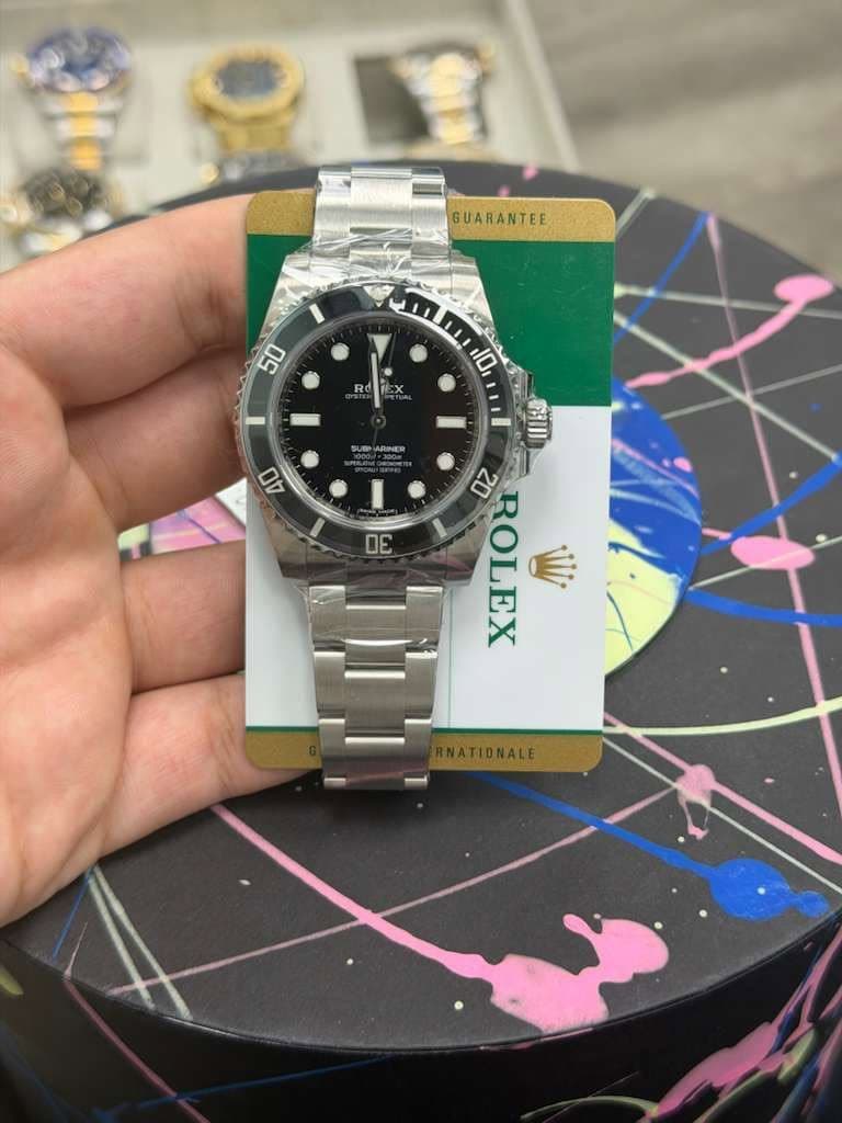 May be an image of wrist watch and text that says 'GUARANTEE OE! لیاا 2 ደ 10 50 Rd 40 DE ARINER 20 ROLEX LA M RNATIONALE'