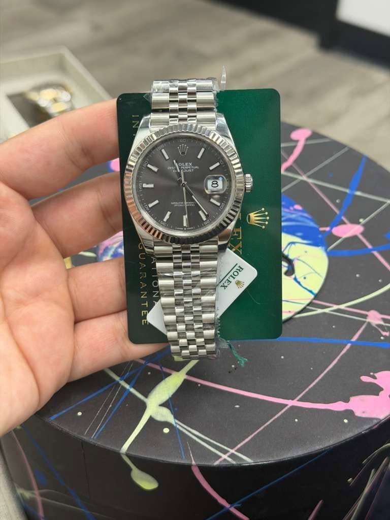 May be an image of wrist watch and text that says 'OLEX OLEX መር ENCETI JUST 8 8 สกิว W X3TOΥ X3 RR 福 20'