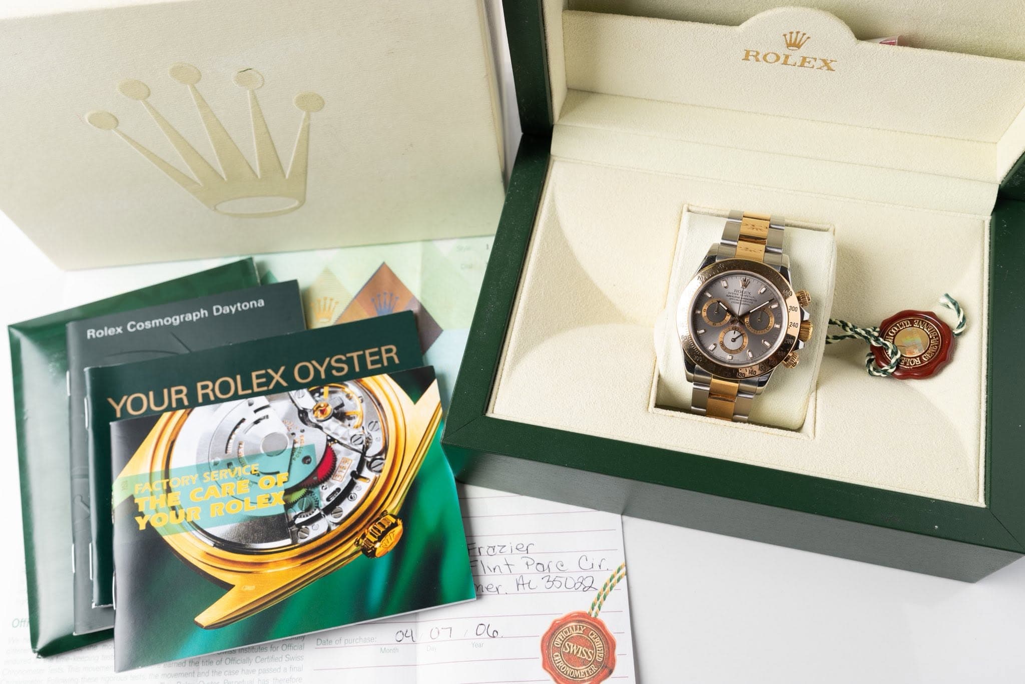 May be an image of wrist watch and text that says 'W ROLEX Rolex Cosmograph Daytona YOUR ROLEX OYSTER Vs OU PACTORY CA集 PACTORYSERVACO SERVIO न หบิด TRBOLE nOLE የወት አሠ razier…