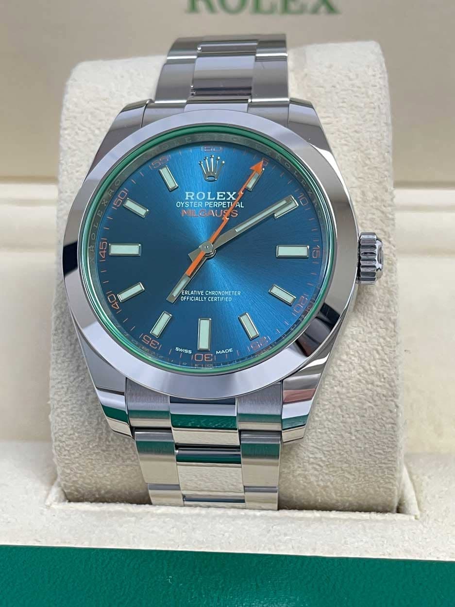 May be an image of wrist watch and text that says 'TSe 50 ROLEX OYSTERPERPET PERPET AL OYSTE MLGAUSS MIl MILGAUS e 4 I C 私 ٥ C C 3 ERLATIVE HRONOMETER FFICIALLY FICIALLYCER…