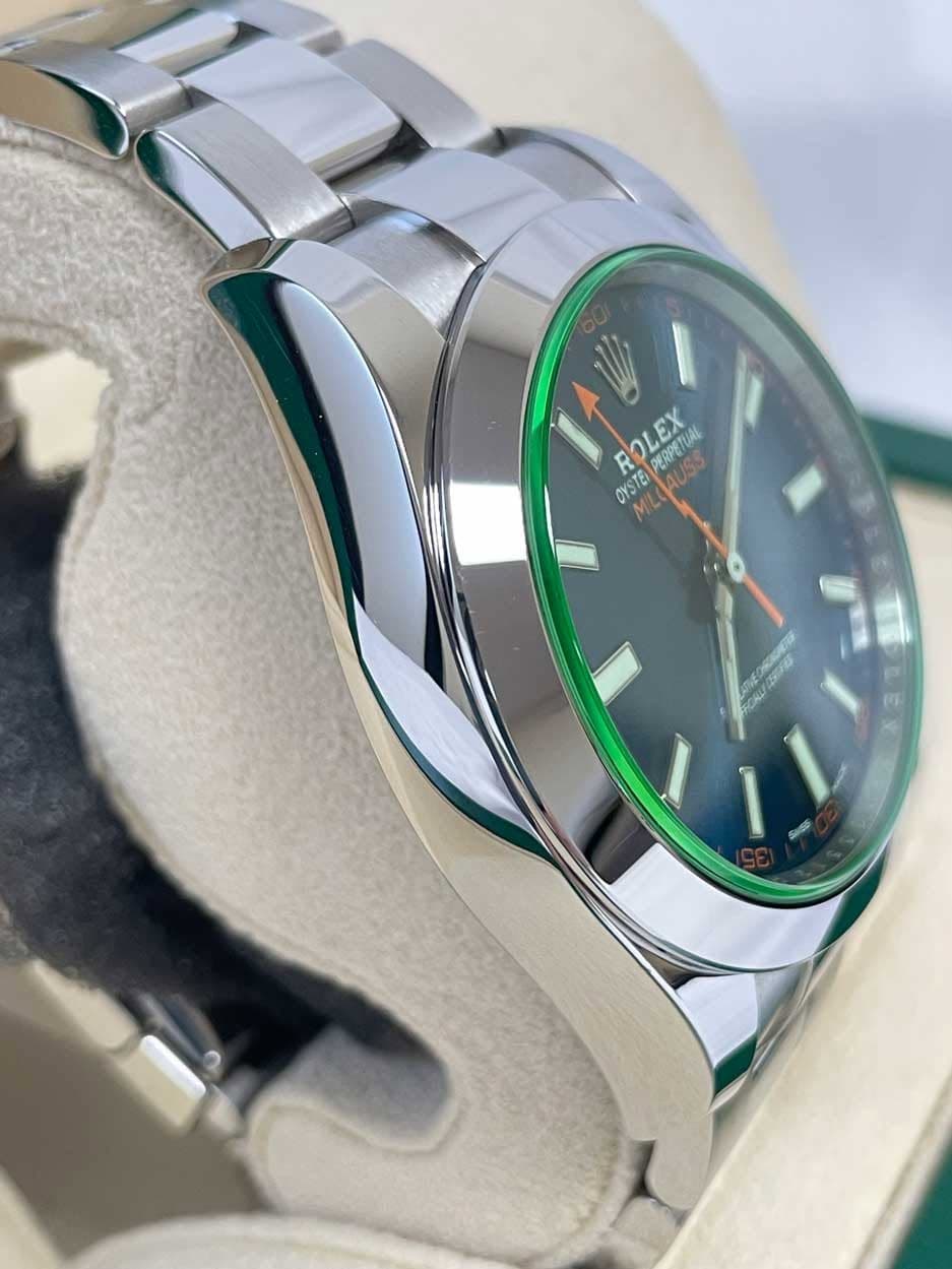 May be an image of wrist watch and text that says 'R ROLEX DERPETUAL EX PERPETUAL MILLAUSS 405S OYSTE MIAUSS ML I'