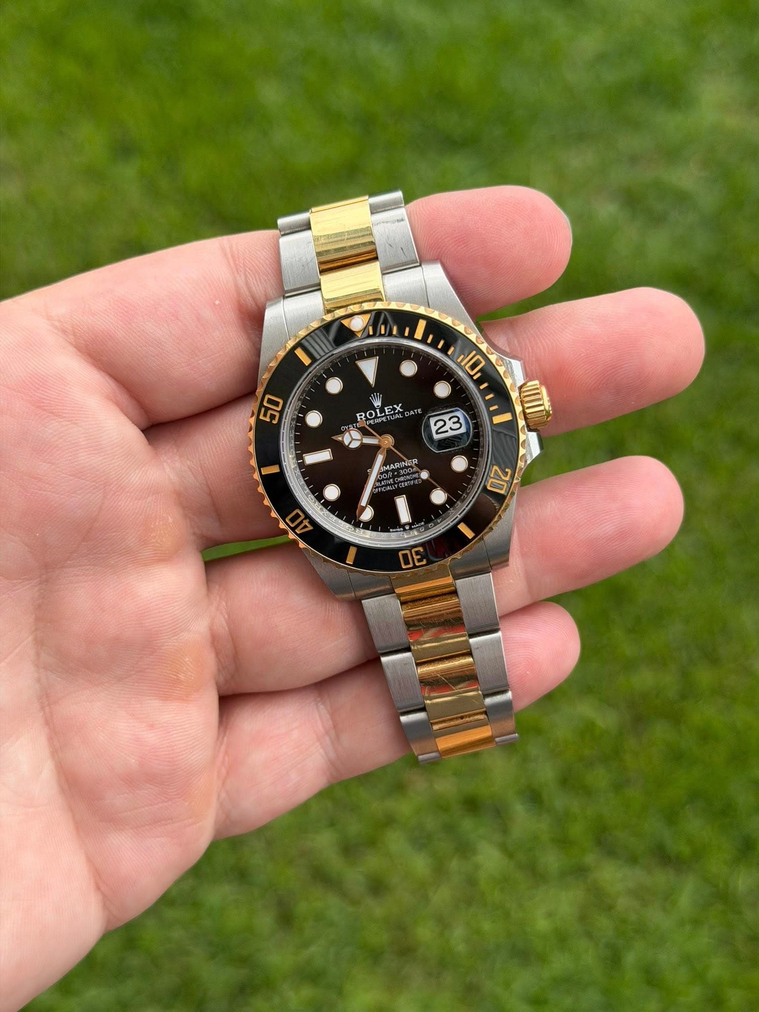 May be an image of wrist watch and text that says '10 50 R ROLE 23 UI MARS 20 A 3'