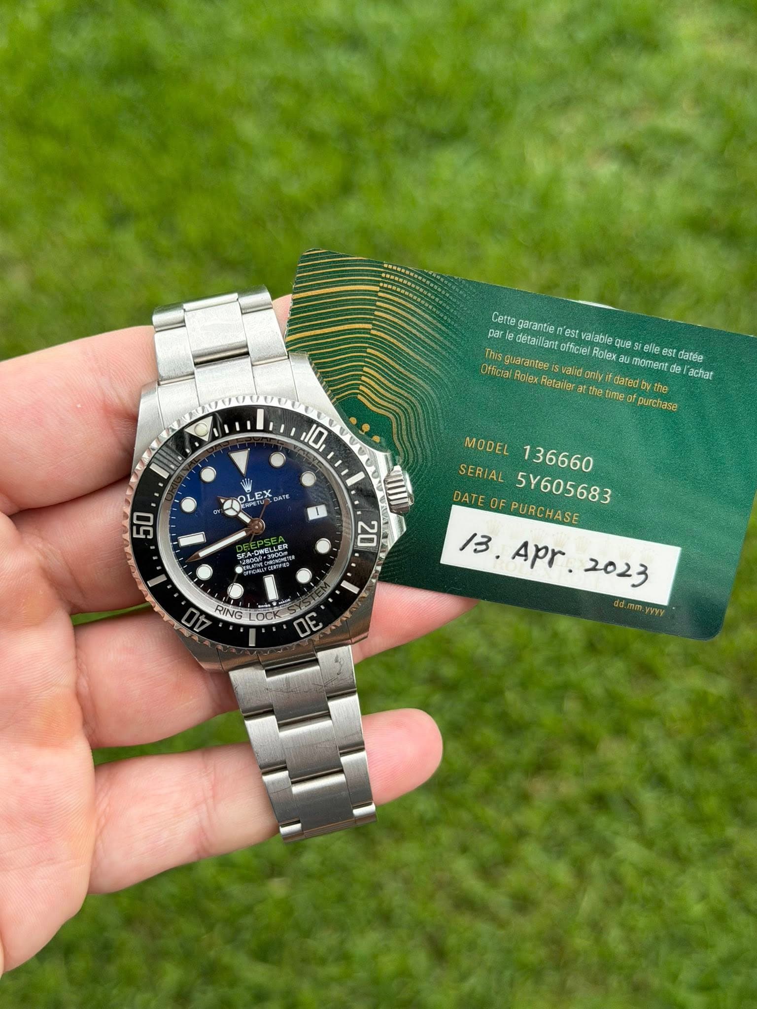 May be an image of wrist watch and text that says 'Cette garantie D'est afable ប elle noment datée detailfant officiel Rolex Officra Rolex uarantee valido achar Retarior tthe time…