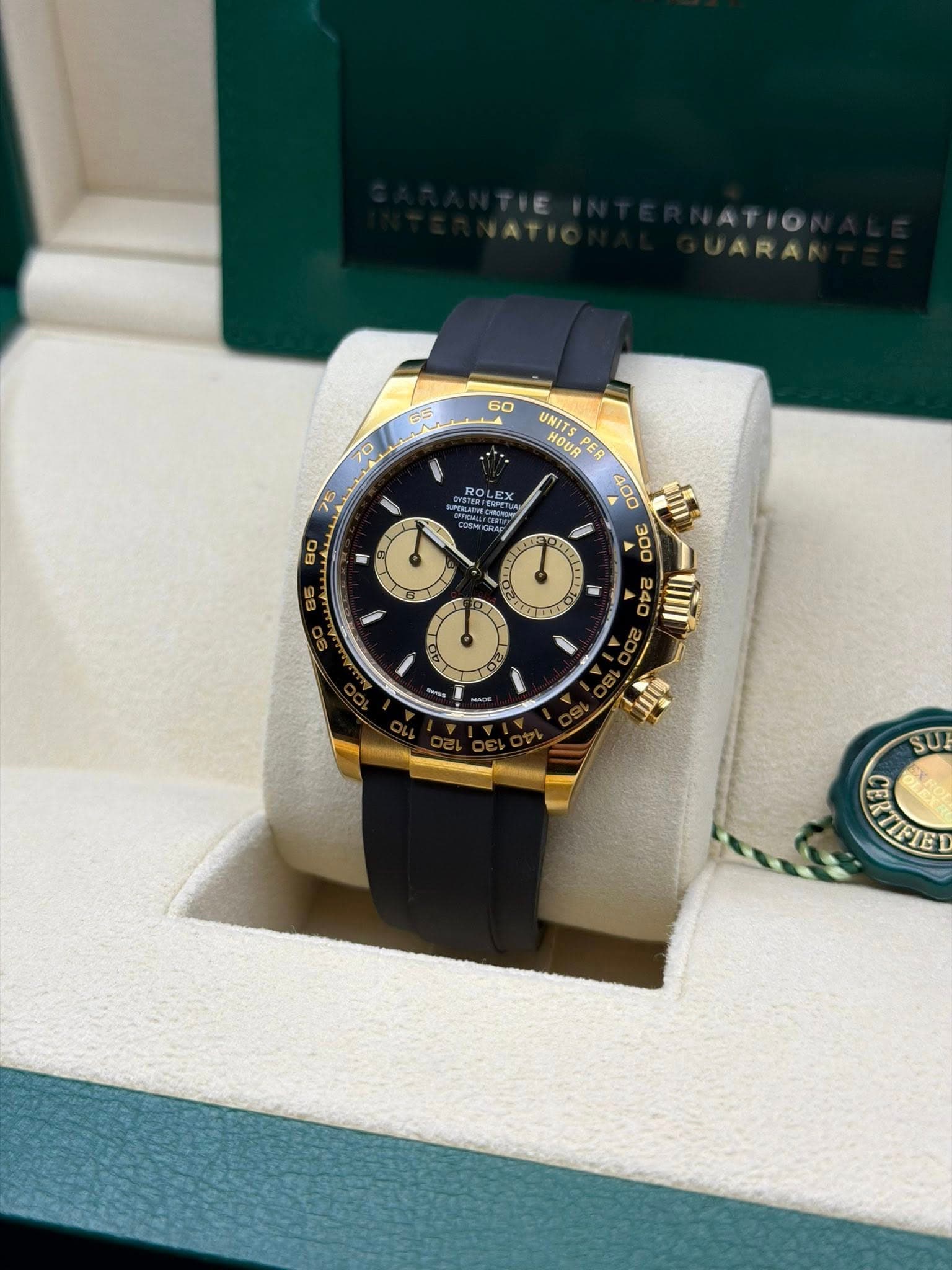 May be an image of wrist watch and text that says 'ATIO ARA 60 な 10 75 ROL SPERATIE 80 UNIT HOUR PER I 14 11 I A SIT SU ETRIED TIFIE'