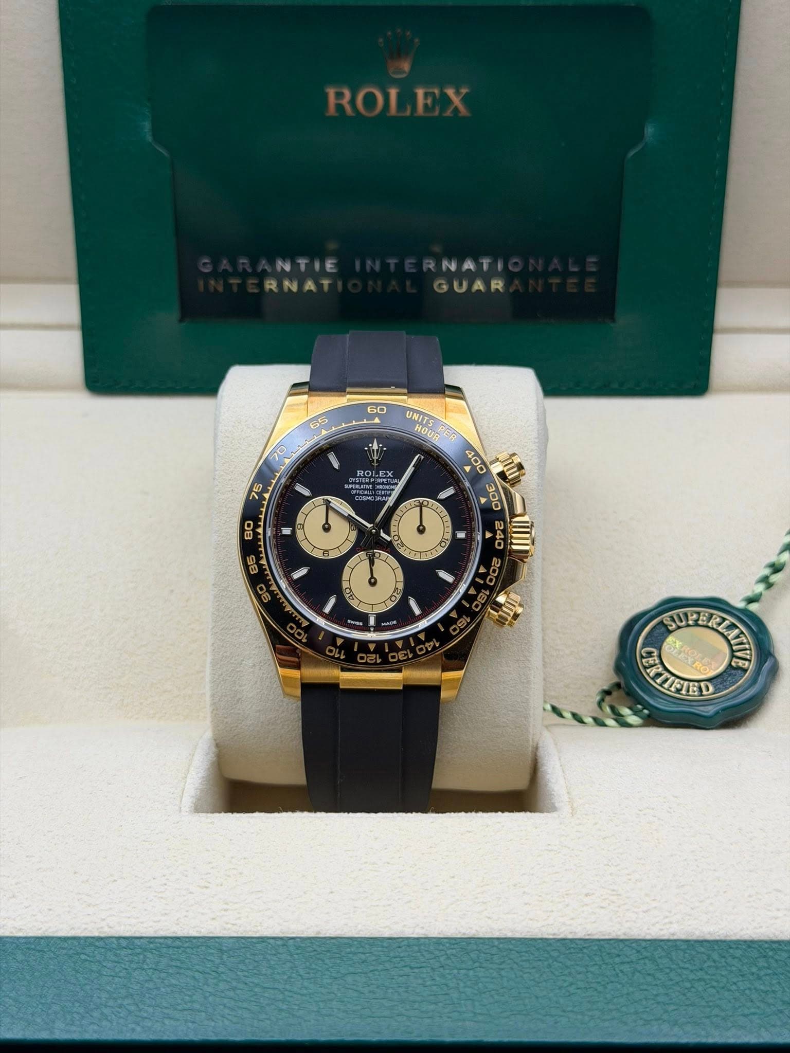 May be an image of wrist watch and text that says 'NATI GUAR SPRaMA UNITS MOUR HOUD 400 ផ្យ 300 IIII 80 1 O 0 - 喜 መ CLPIED'