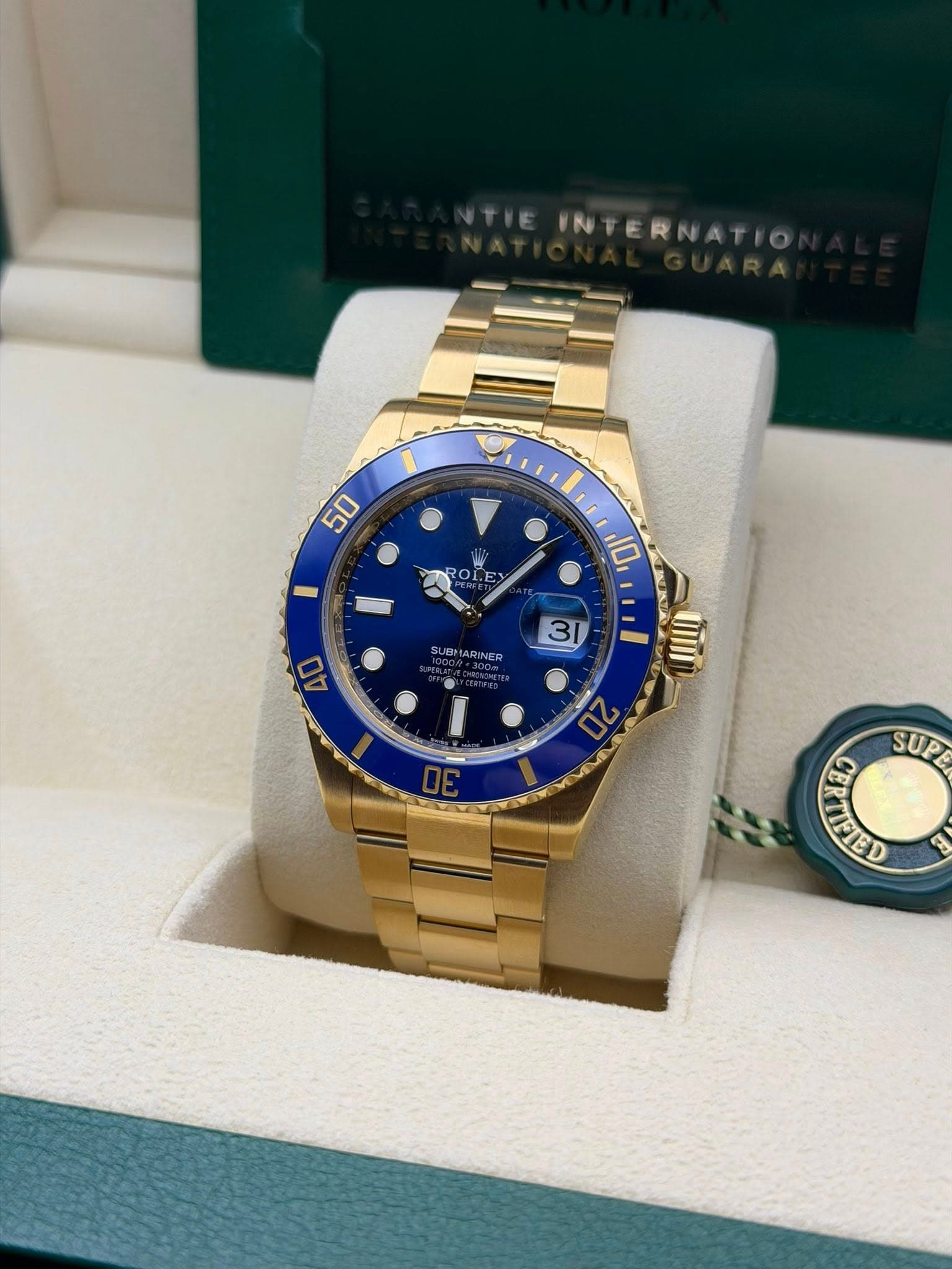 May be an image of wrist watch and text that says 'INTERNATIO 50 ROL 10 31 SUBFIARINER 40 MII 20 SUP EE A'
