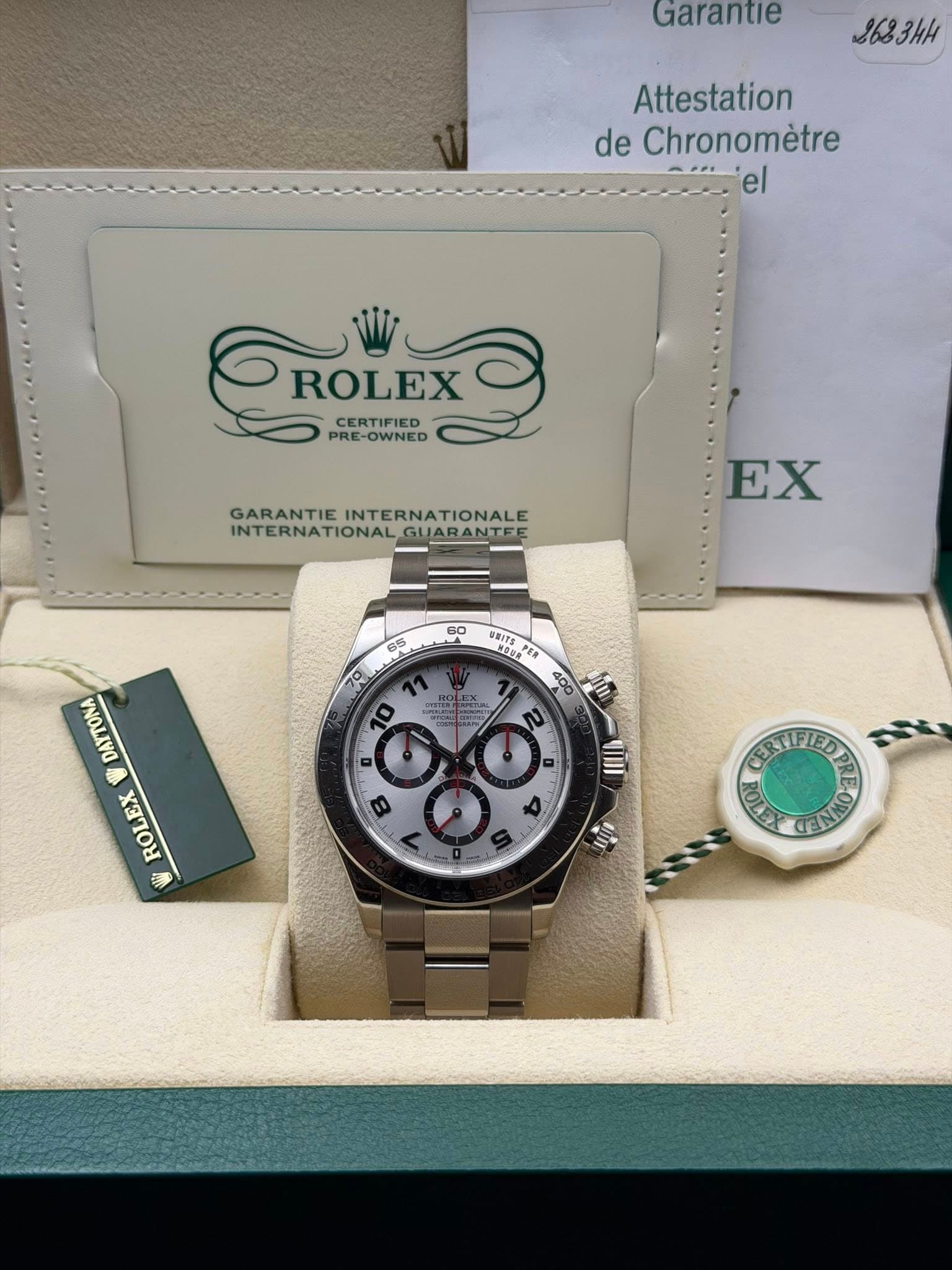 May be an image of wrist watch and text that says 'Garantie 3683kH Attestation de Chronométre el ROLEXO CERTIFIED ROLEX PRE-OWNED PRE-OWNED GARANTIE GARANTIEINTERNATIONALE…