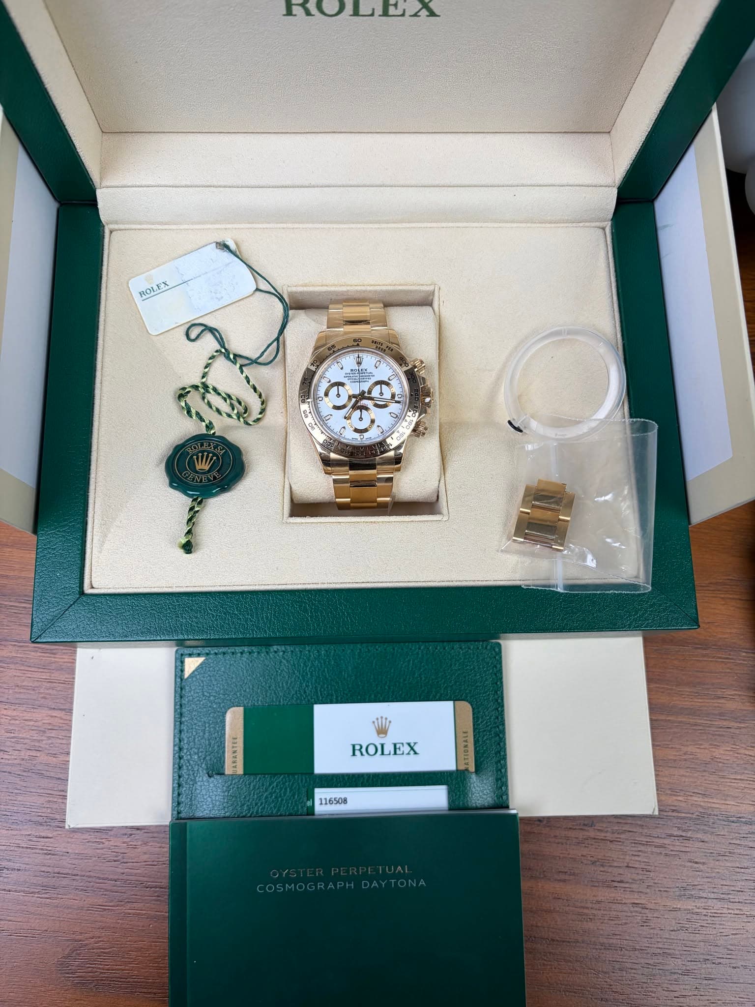 May be an image of wrist watch and text that says 'ROLLA ROLEX ក្នូក 新兰 n 1 ROLEX 116508 COSMOG'