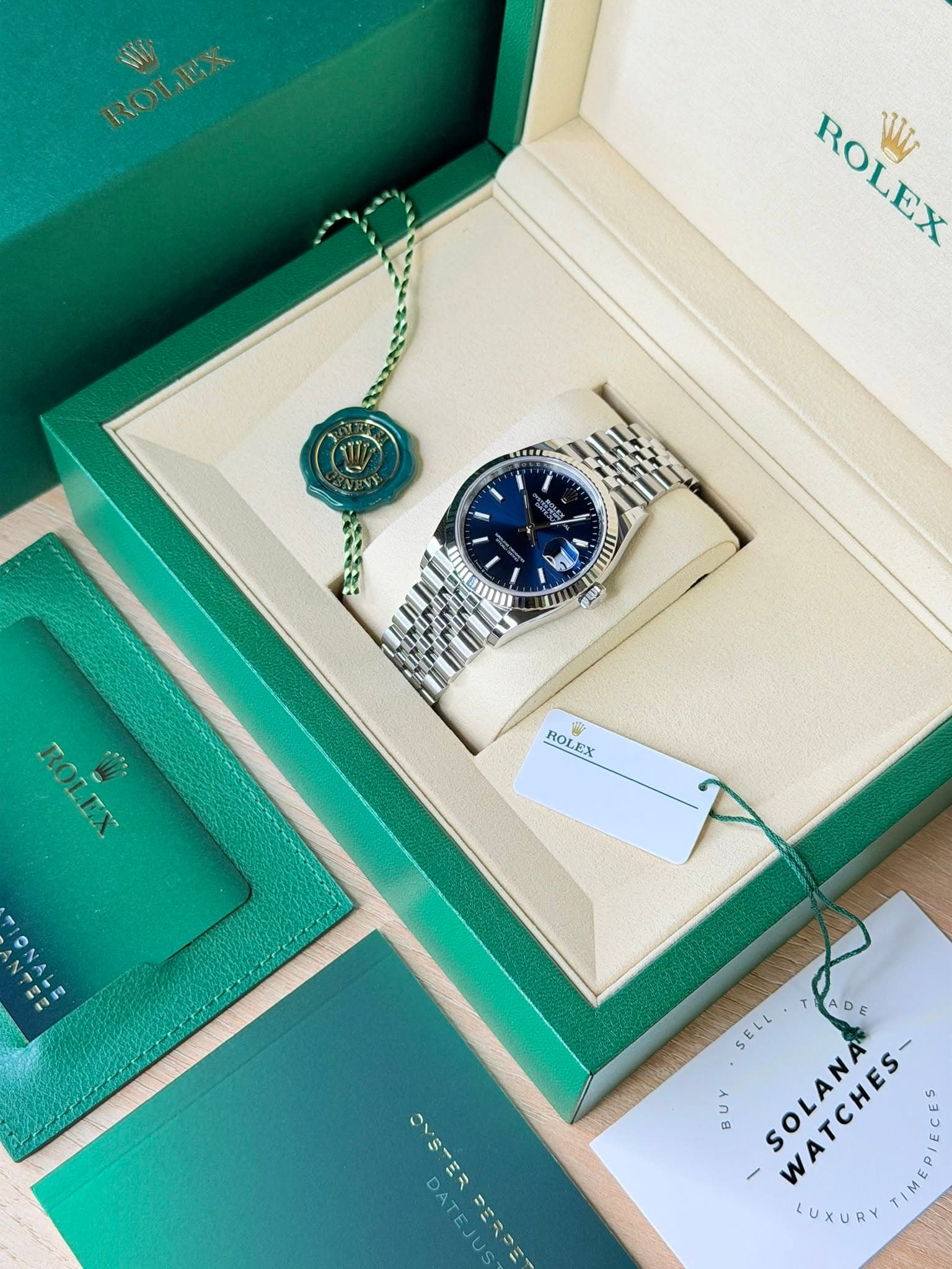 May be an image of wrist watch and text that says 'ROLEX ROLIEX W ج No F JITI MIY CQUIUAY ROLEX ROLEX SELL AO u SOLANA ማስቅ WATCHES- LUXURY DATEJUS DATEJUS OYSTERPERDE 255= DAT…