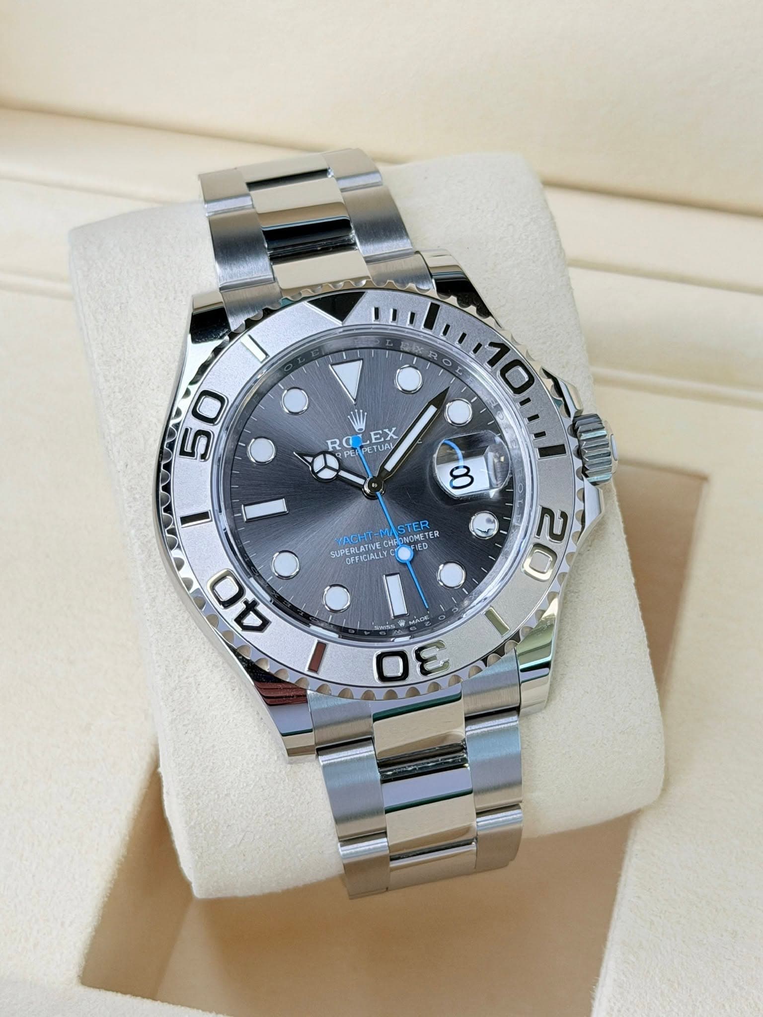 May be an image of wrist watch and text that says 'อ.ไลย O 10 50 5 EX RO PEAPETUN ROMEX PE ETUAL UAY 8 YACHT-M STER SUPERLATIVE VACHT JPERLATIVE LATWECH FONCHL YACHT-MASTERTE…