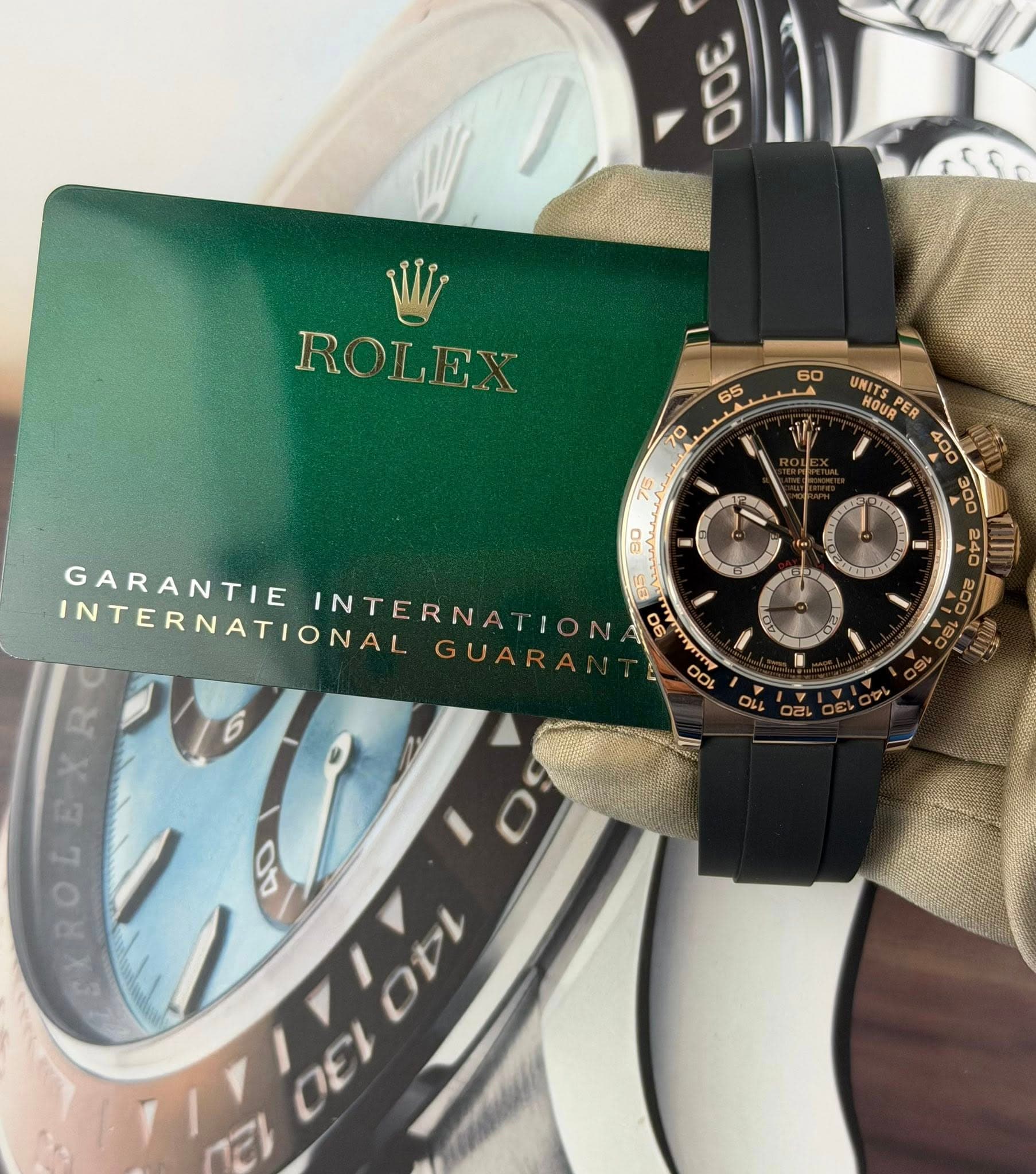 May be an image of wrist watch and text that says '300 L 155F ROLEX لم المقم UNIT HOUR MOu PER OD GARANTIE INTERNAT INTERNATIONAL GUAR 90 110 0 O 0g EXRO EXROLEX ODL 0E ΠΕι'
