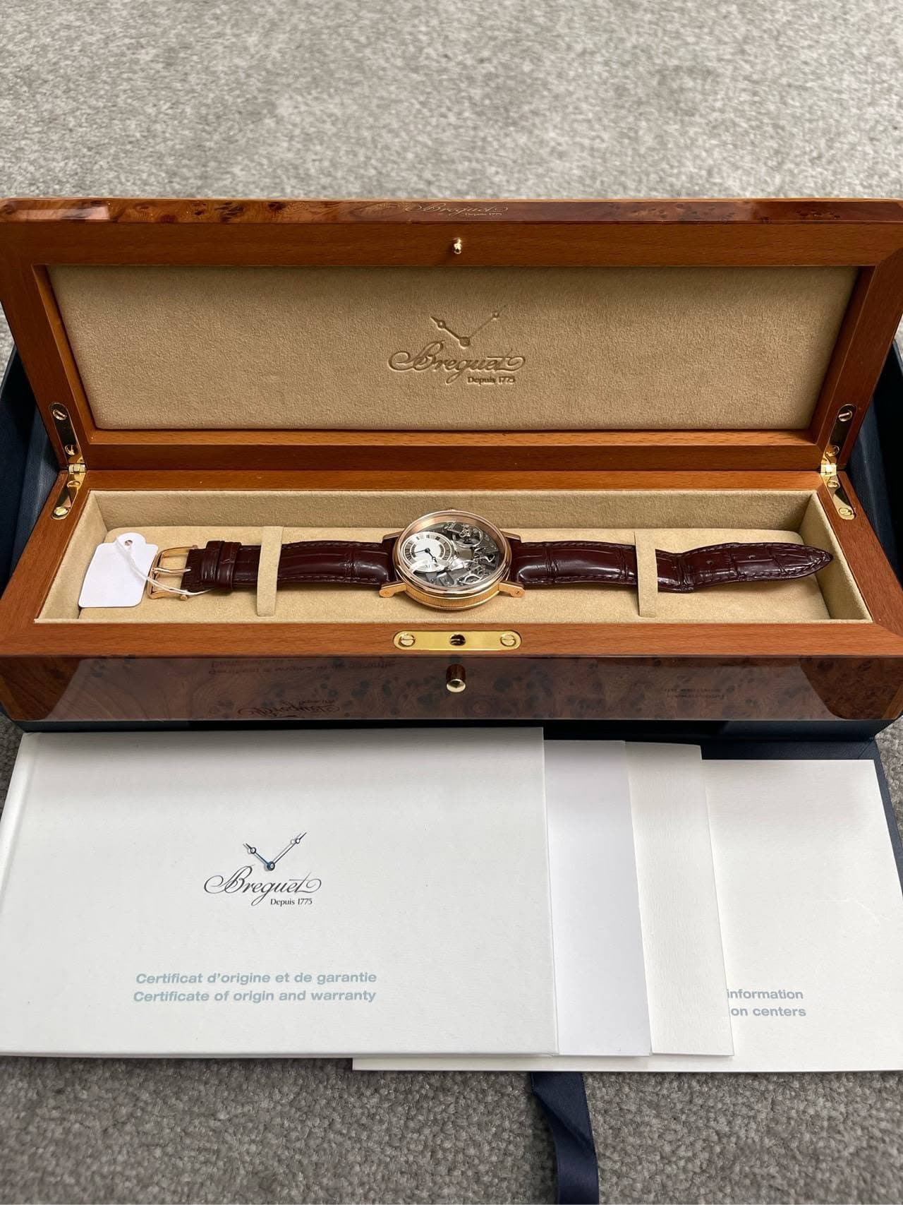 May be an image of wrist watch and text that says 'Ce CoTeAиeo 거다 Aregueto Depeas1773 Cortficat.d'origineetde.garante Certificat Certificatd'origine d'origine et eto de garantie…