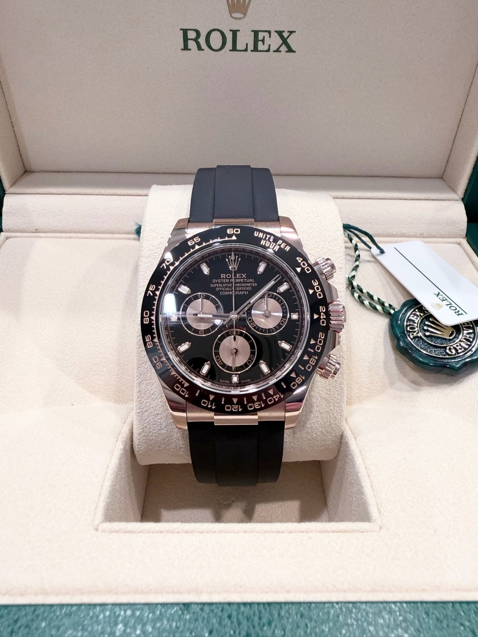 May be an image of wrist watch and text that says 'ROLEX 60 65 70 UNITS หอป ER ryKTPИK -c. oceHe I D 200 2 S 灣 XIZON GENE'