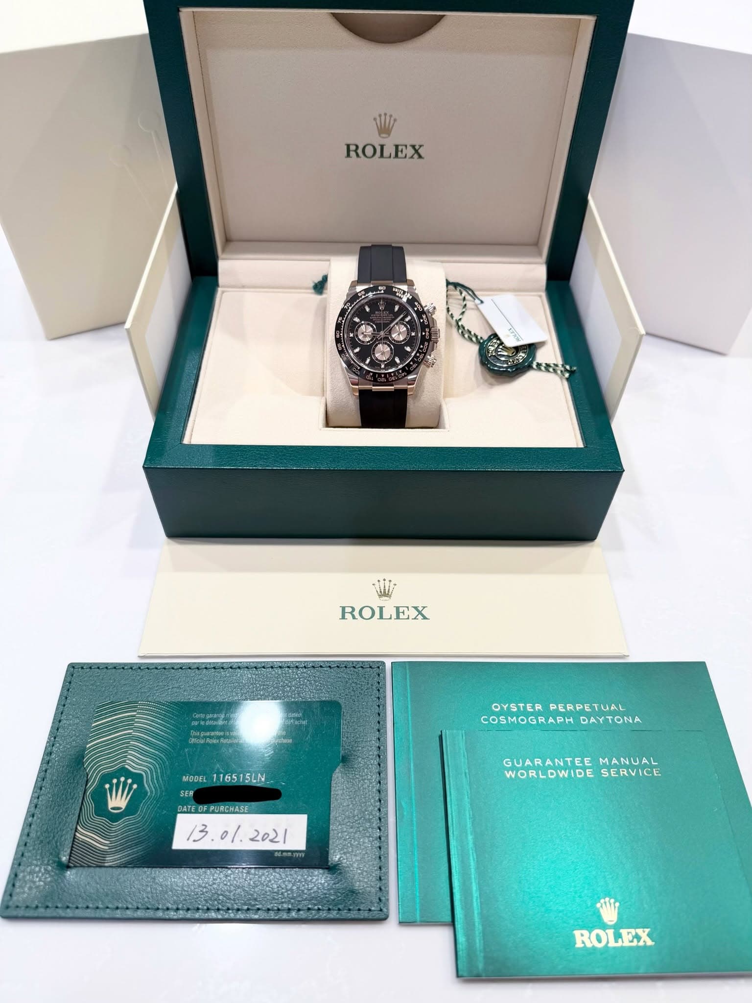 May be an image of wrist watch and text that says 'ROLEX ROLEX านส่นวัส MODEL 116515LN 165 SLN SCN OYSTER OYSTERPERPETUAL PERPETUAL COSMOGRAPH COSMOGRAPHDAYTONA DAYTONA Wi…