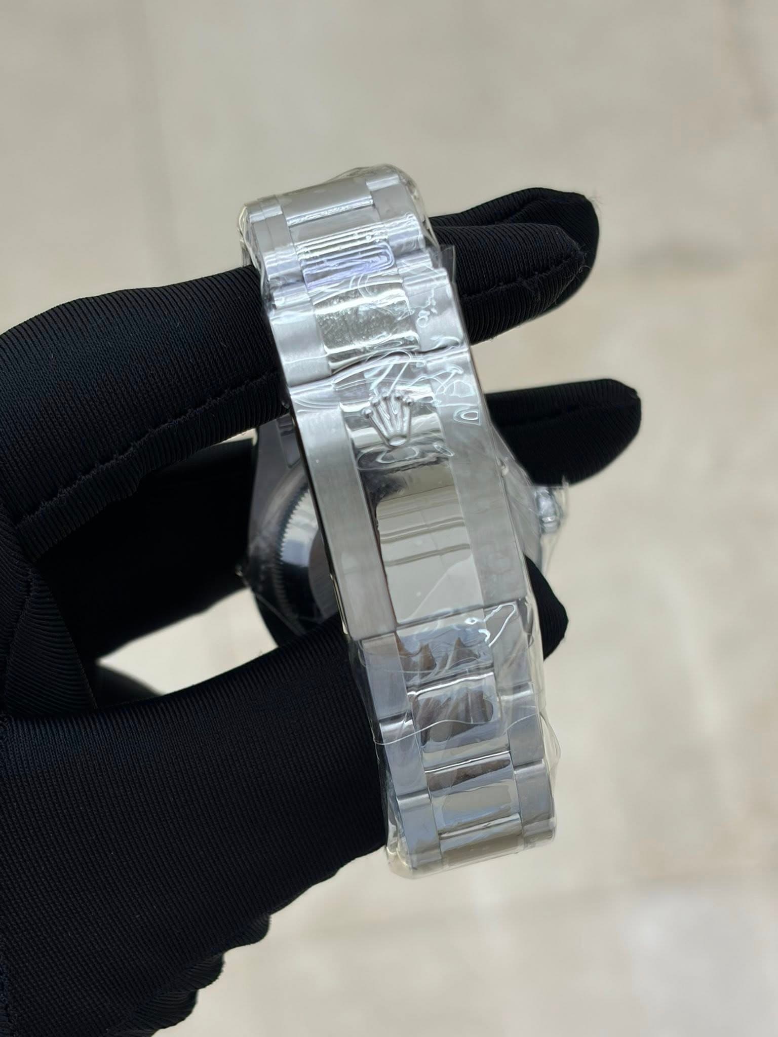 May be an image of digital watch