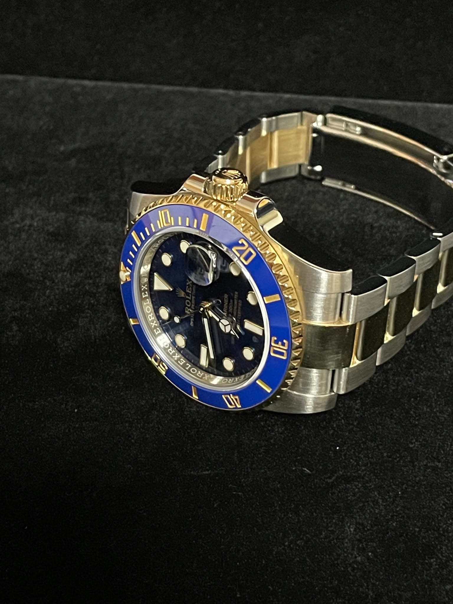 May be an image of wrist watch and text that says '10 C 20 • - - XROL XR 10 FOR 30 4 E 건은 40 /'