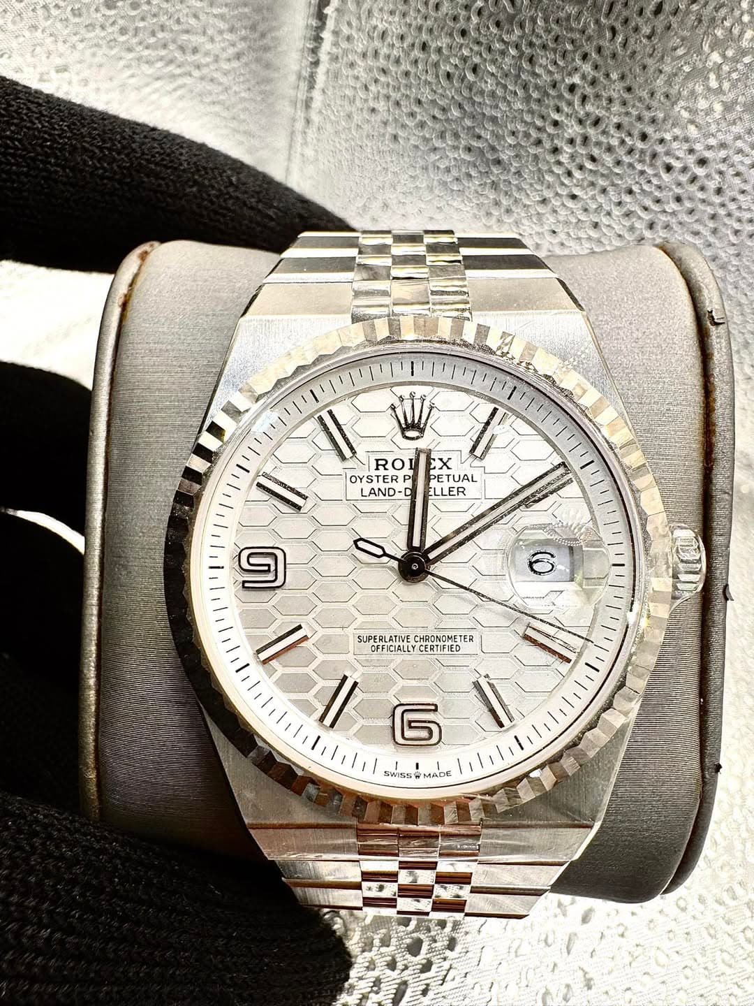 May be an image of wrist watch and text that says 'バーツーズ X مم RO 1 OYSTER PETUAL LAND- LLER 9 DA SUPELTEE SUPERL CHRONOMETER OFFICIALL OFFICIALLY.CERTIFIED CERTIFIED 6 Il SWISS…