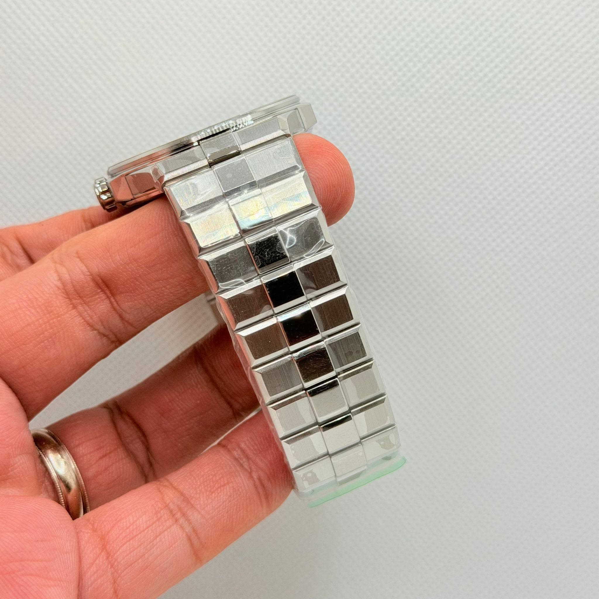 May be an image of digital watch