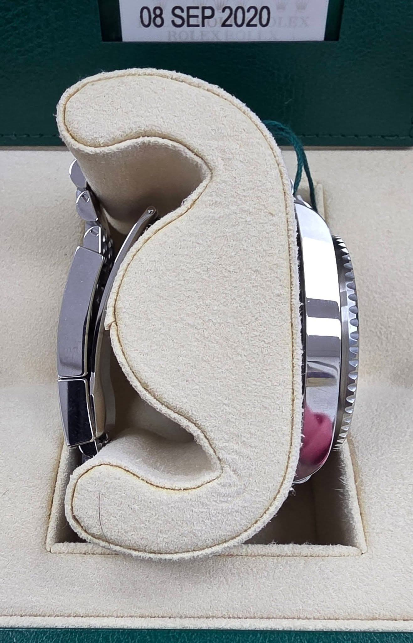 May be an image of wrist watch and text that says '08 SEP 08SEP2020 2020'