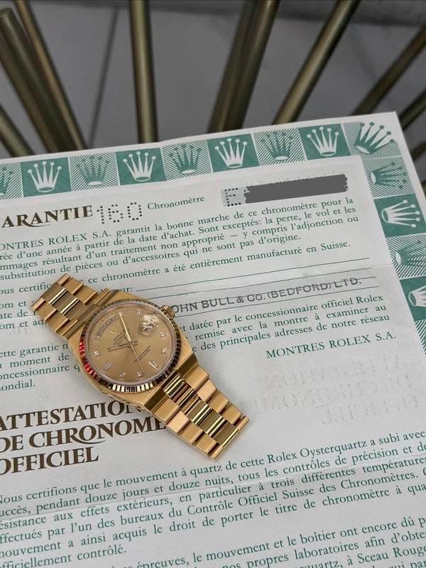 May be an image of wrist watch and text that says 'ARANTIE ONTRES ROLEX S.A. garantit d'une année résultant pièces chronomètre ou Chronomètre chronomètre pour bonne marche…
